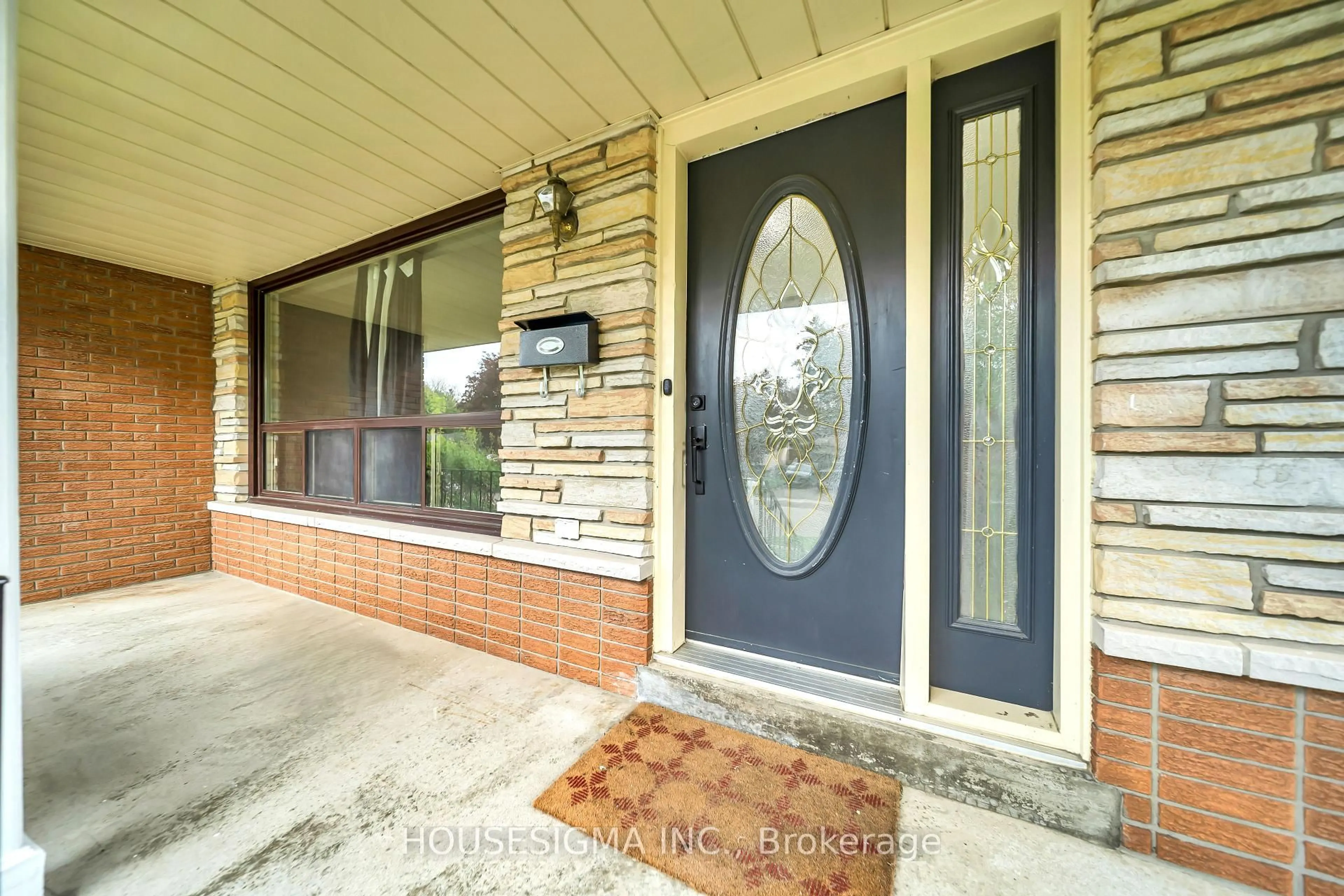 Indoor entryway for 70 Flanders Rd, Guelph Ontario N1G 1W3