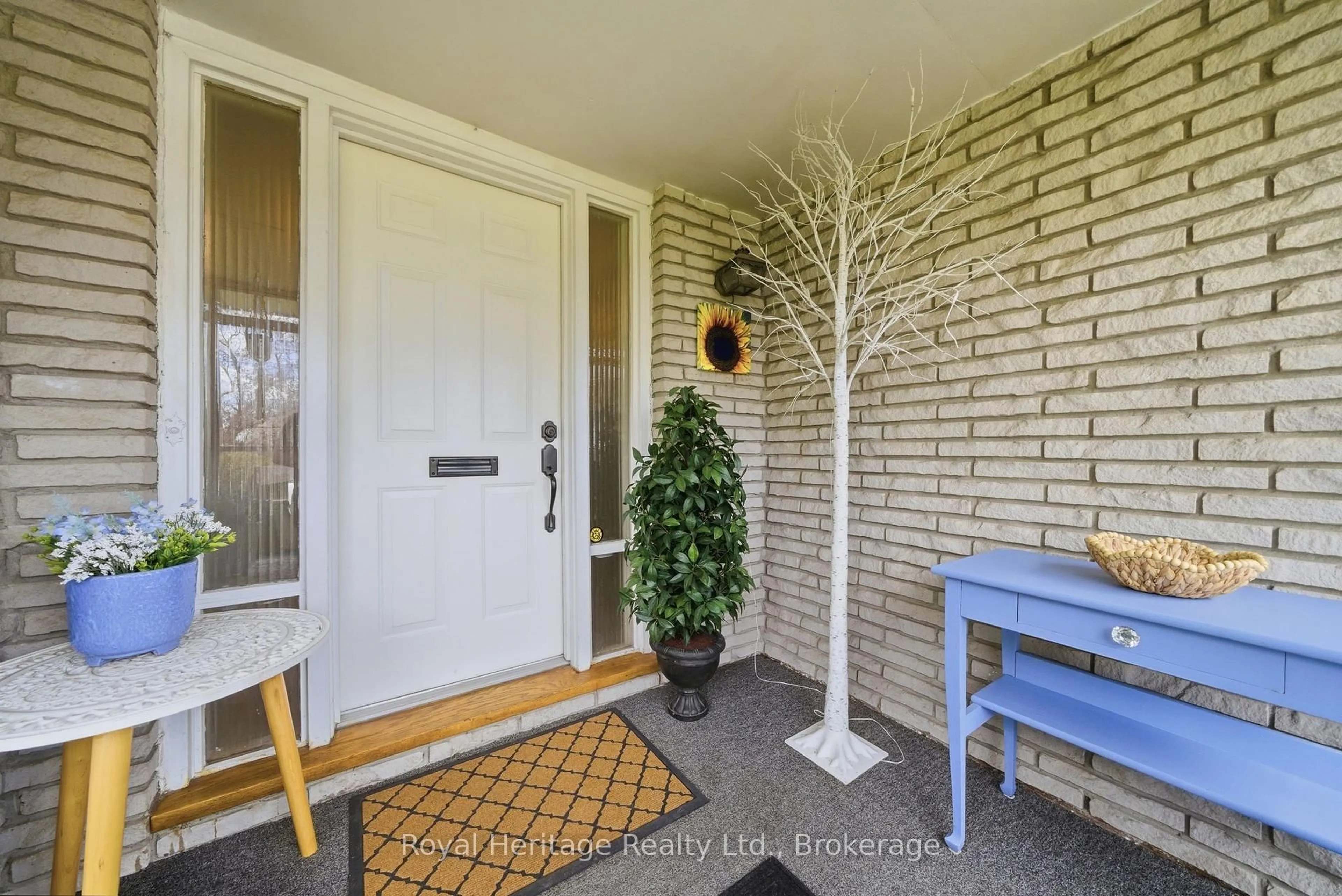 Indoor entryway for 641 Freemont Rd, Belleville Ontario K8N 1Z2