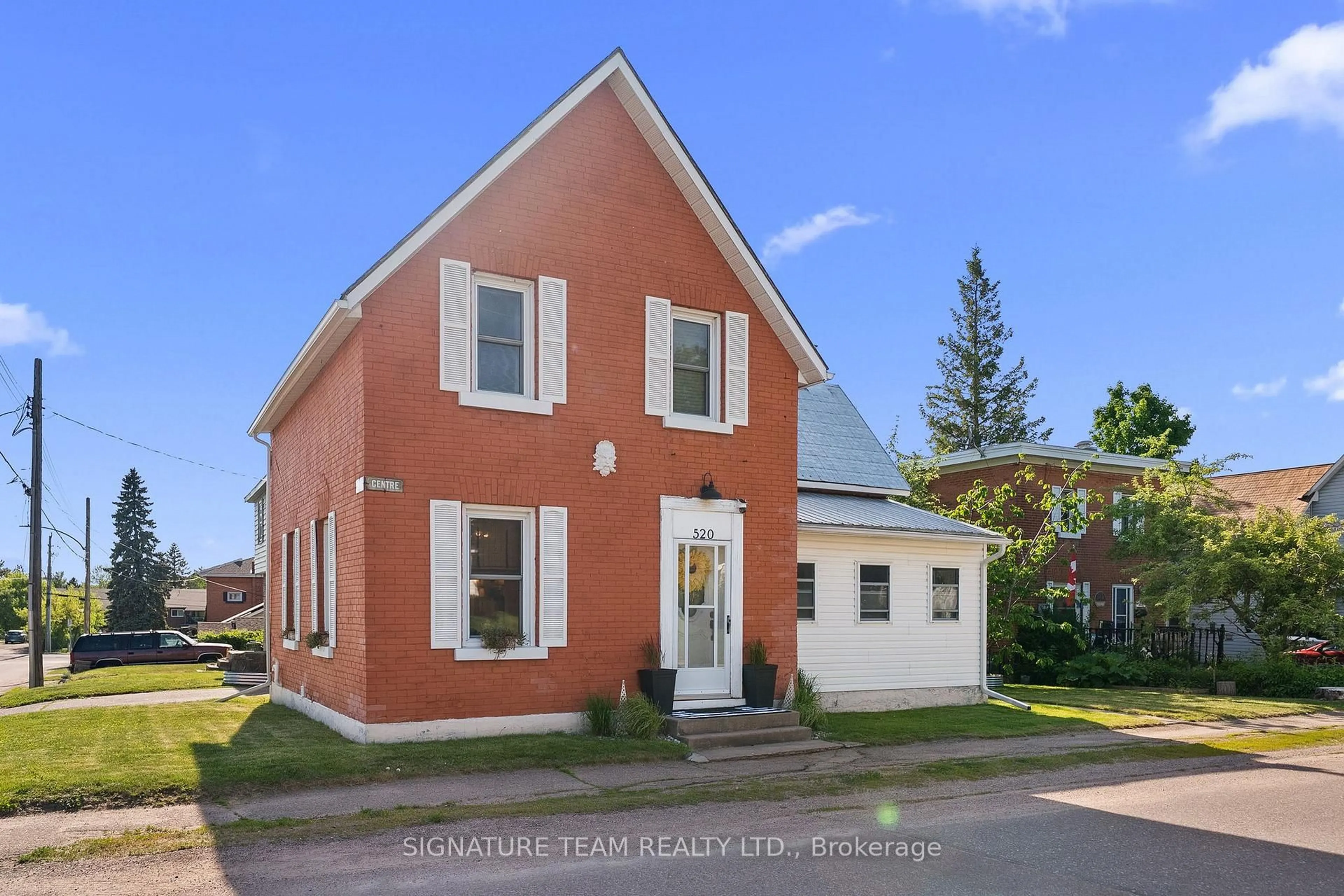 Home with brick exterior material, street for 520 CENTRE St, Pembroke Ontario K8A 1K1