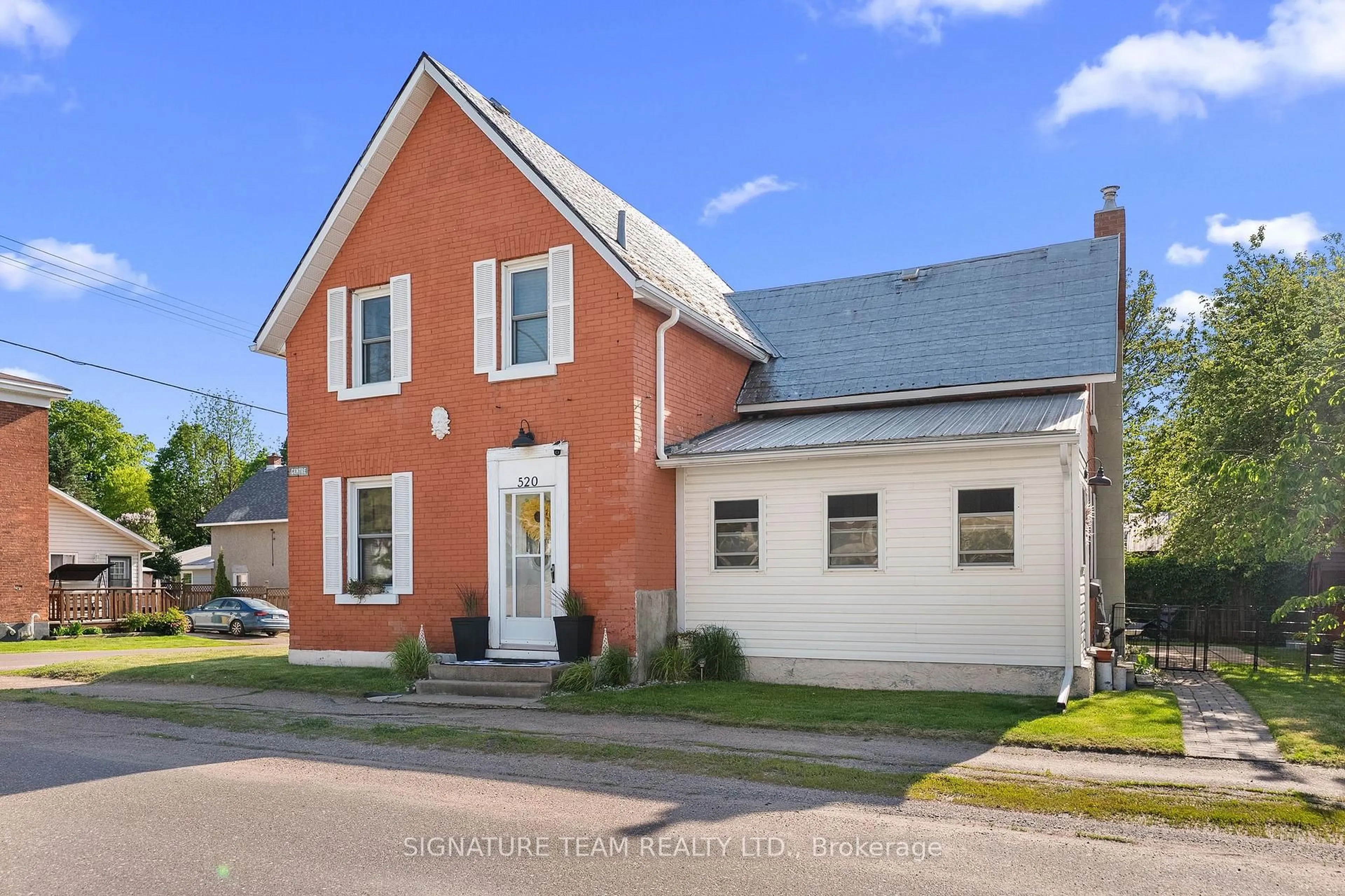 Home with brick exterior material, street for 520 CENTRE St, Pembroke Ontario K8A 1K1