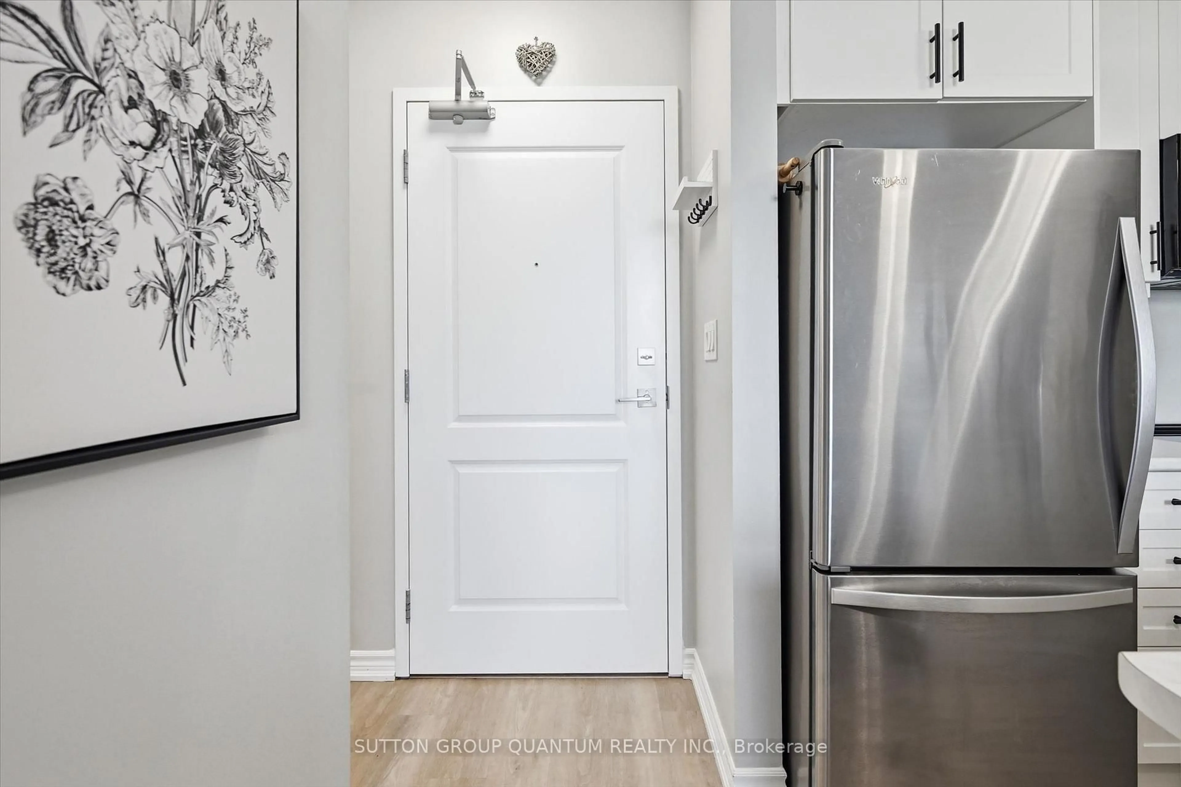 Indoor entryway for 450 Dundas St #514, Hamilton Ontario L8B 1Z2