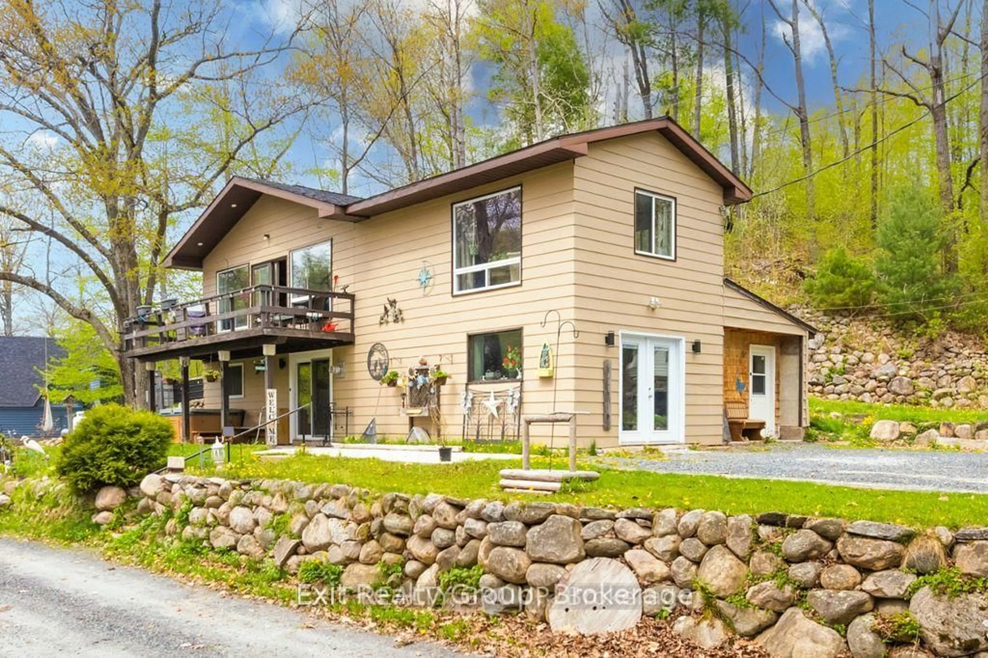 Home with vinyl exterior material, water/lake/river/ocean view for 1058 Wellman Rd, Cloyne Ontario K0H 1K0