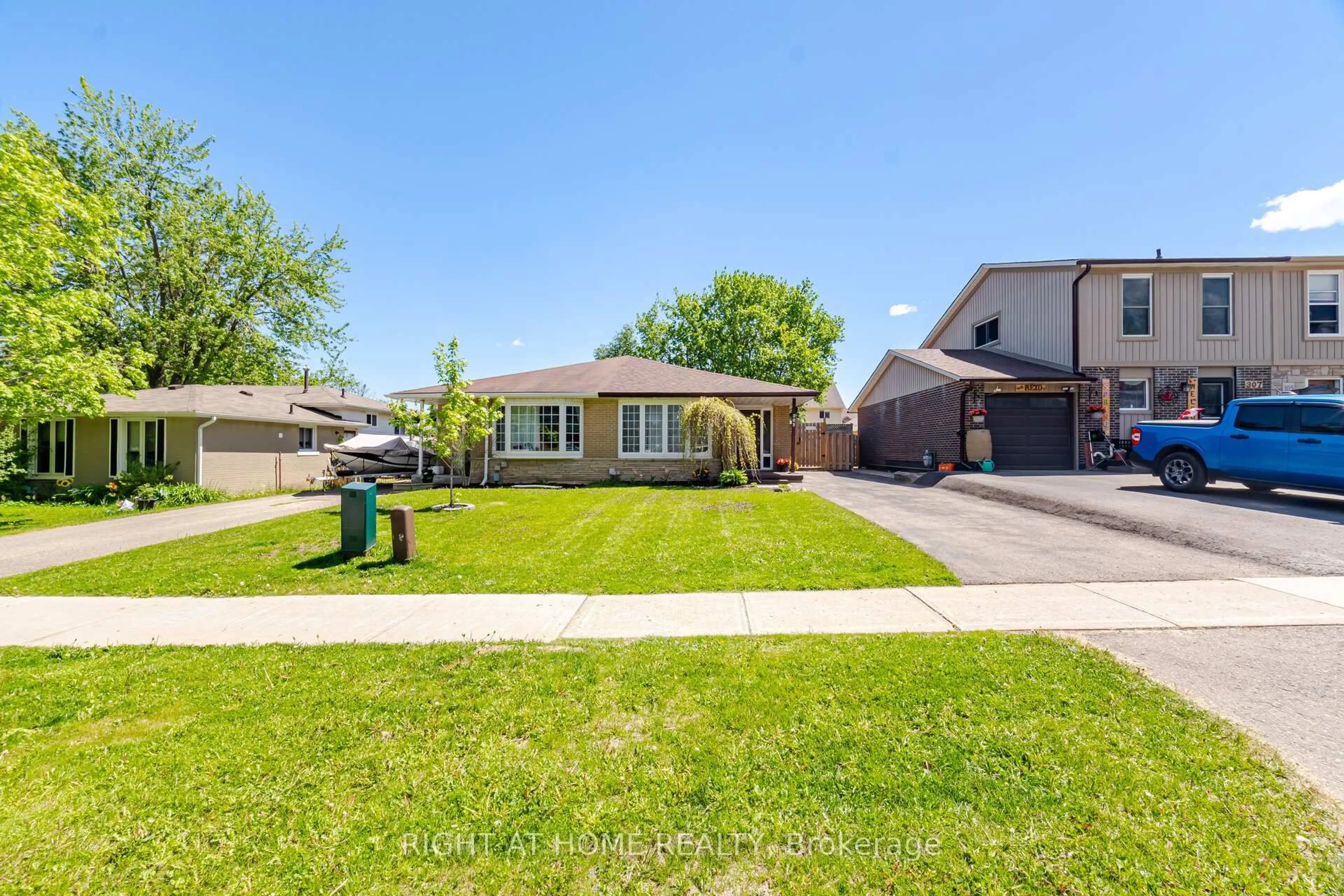 A pic from outside/outdoor area/front of a property/back of a property/a pic from drone, street for 309 Simon St, Shelburne Ontario L9V 2Y5