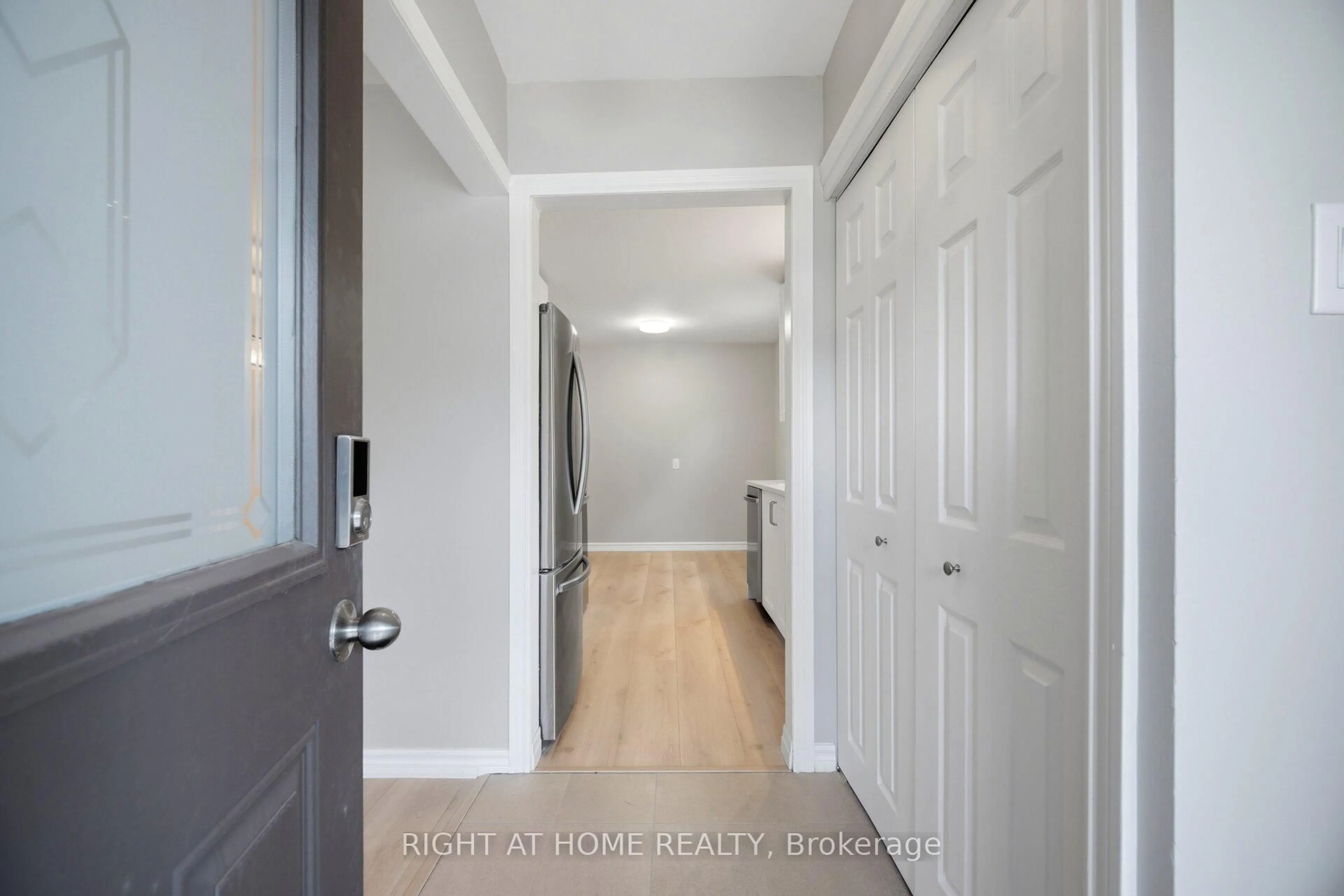 Indoor entryway for 309 Simon St, Shelburne Ontario L9V 2Y5
