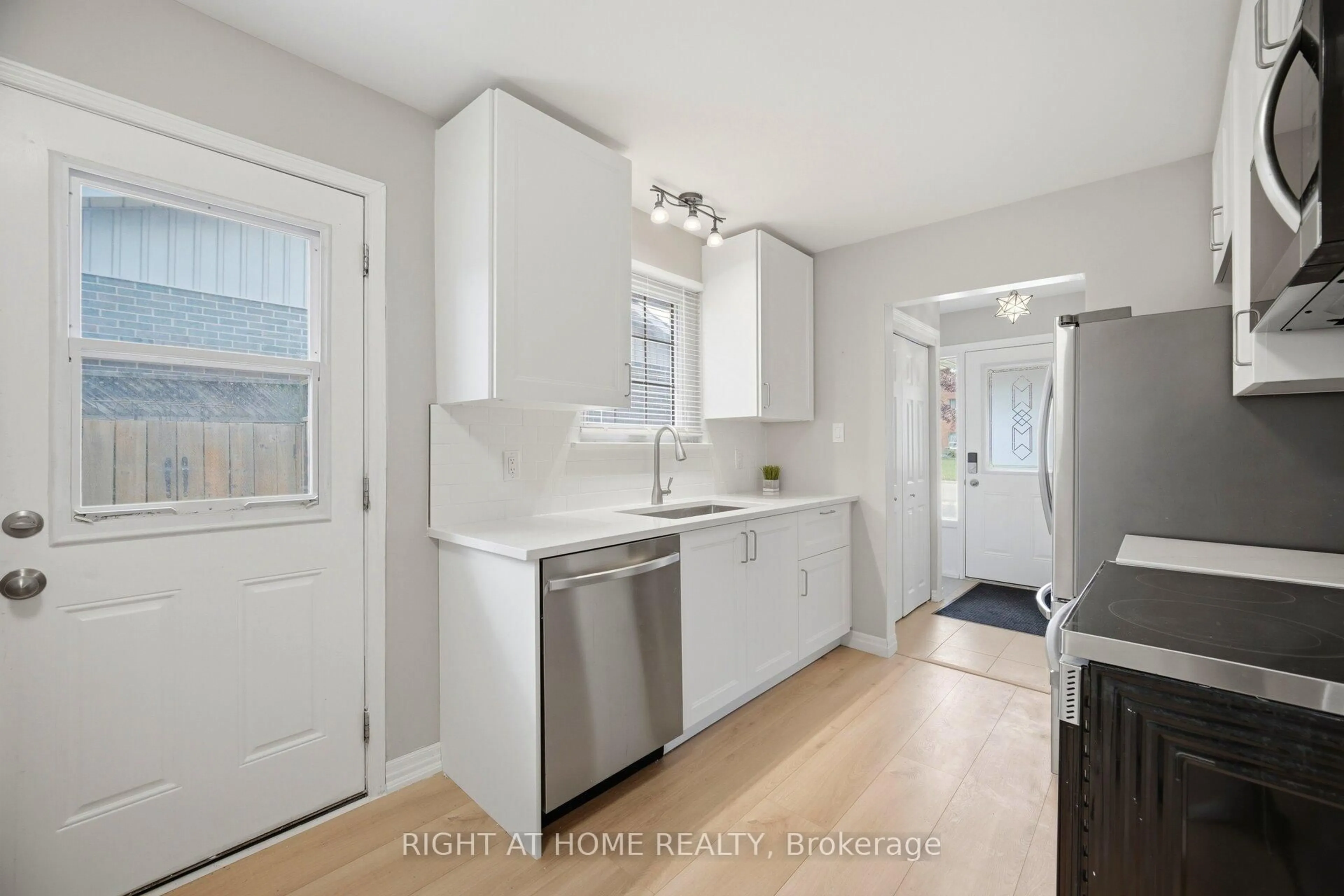 Unknown for 309 Simon St, Shelburne Ontario L9V 2Y5