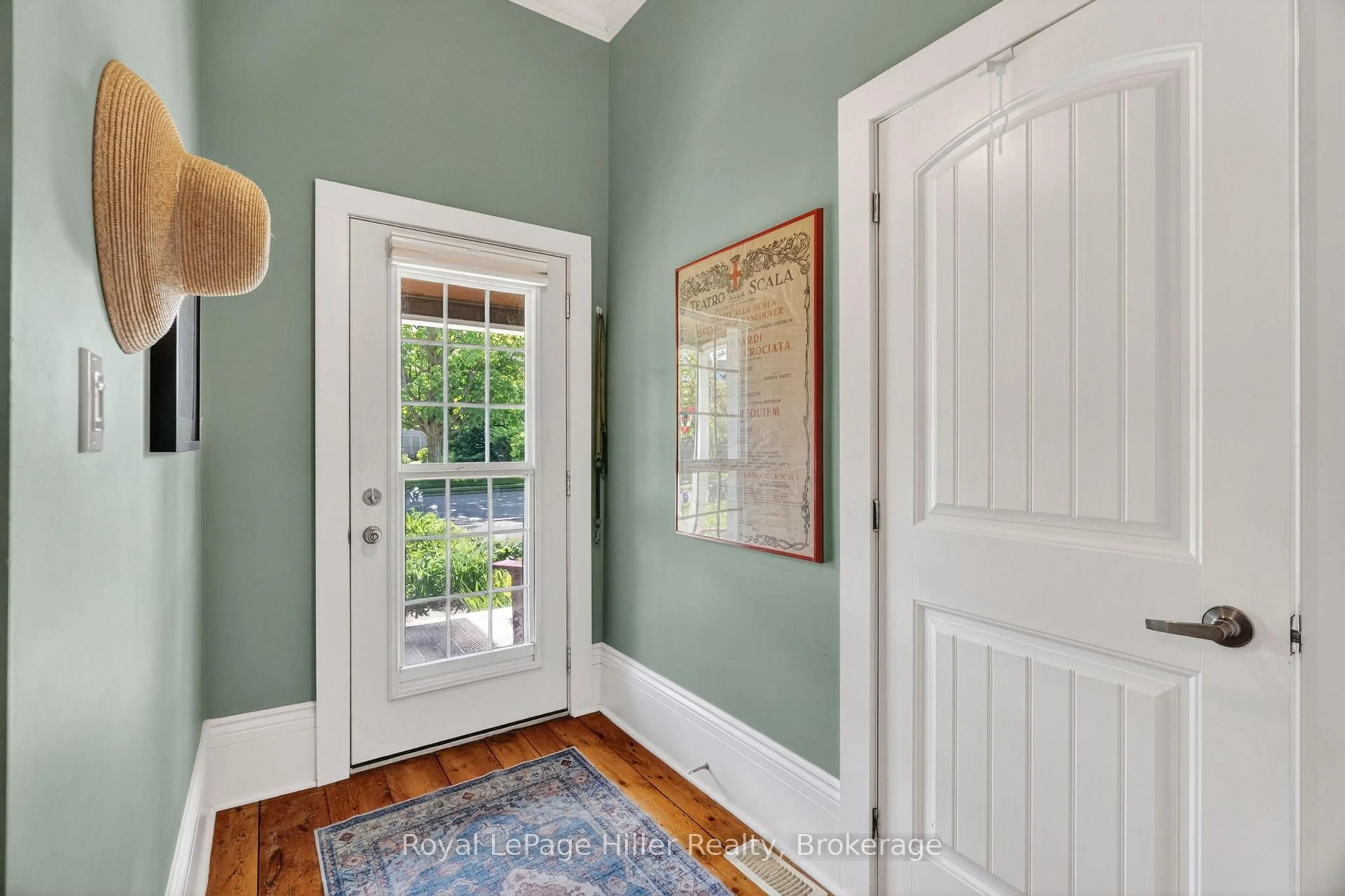 Indoor entryway for 34 Bay St, Stratford Ontario N5A 4K6
