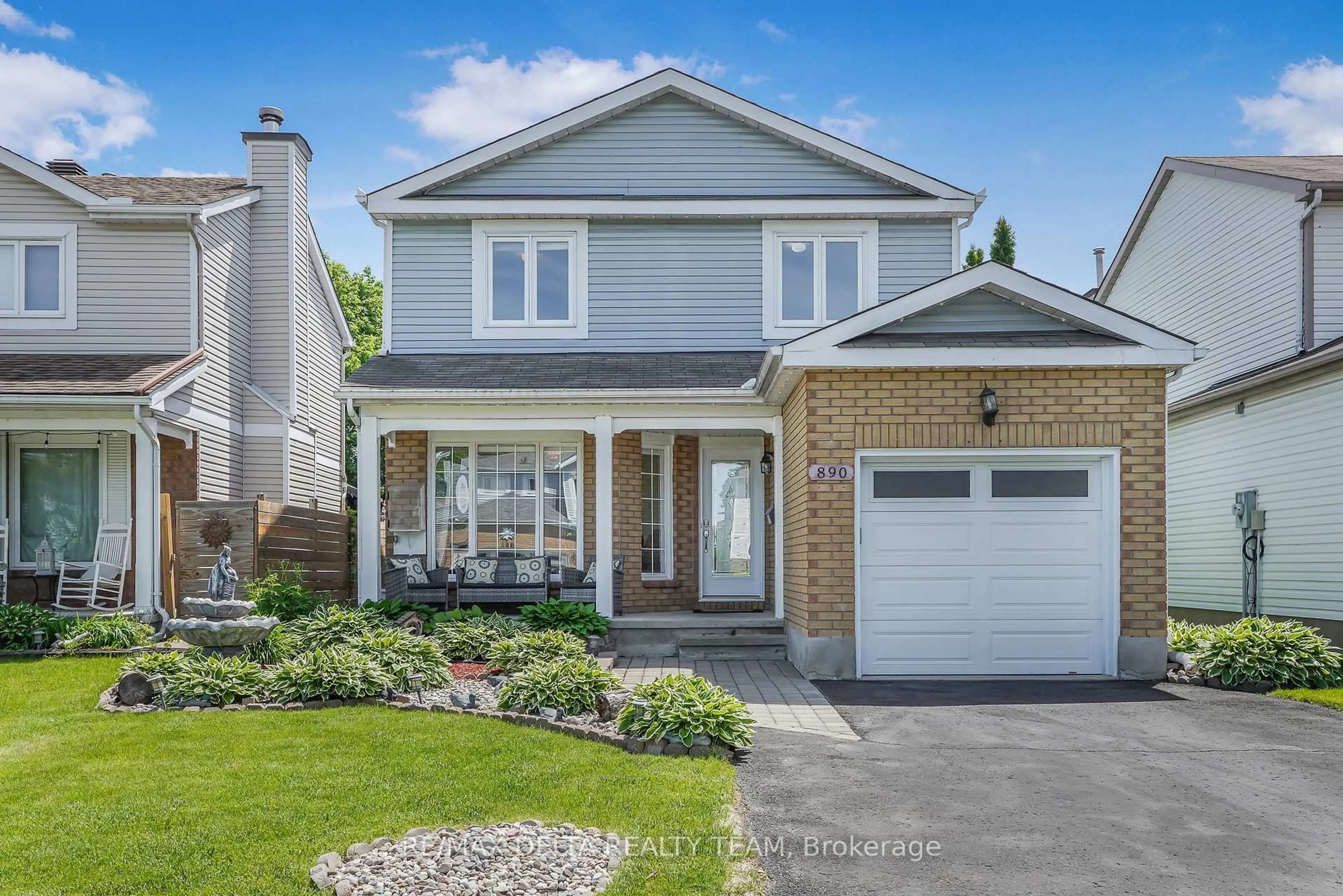 Home with vinyl exterior material, street for 890 Bideford St, Ottawa Ontario K4A 2C4