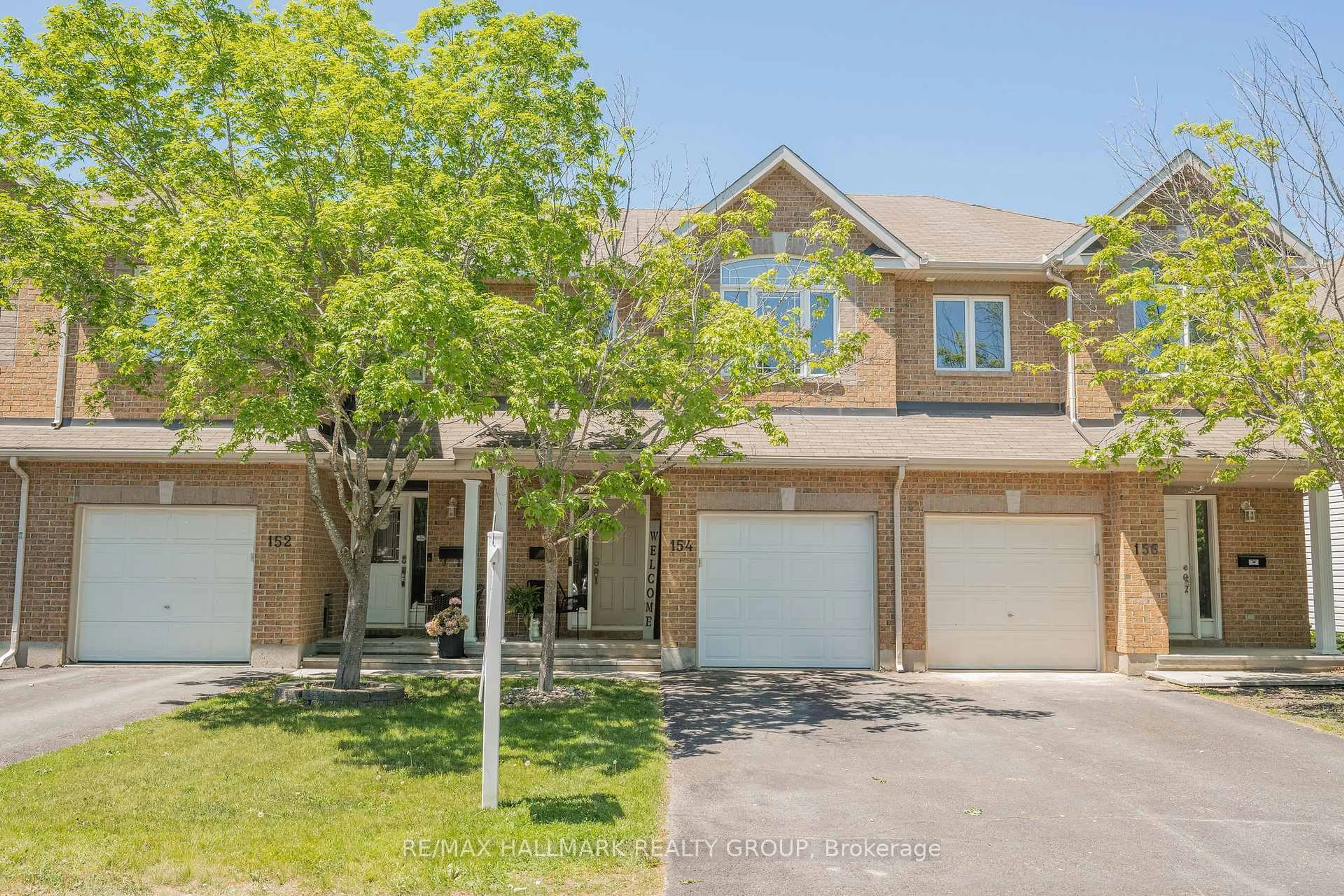 A pic from outside/outdoor area/front of a property/back of a property/a pic from drone, street for 154 Talltree Cres, Ottawa Ontario K2S 0B1