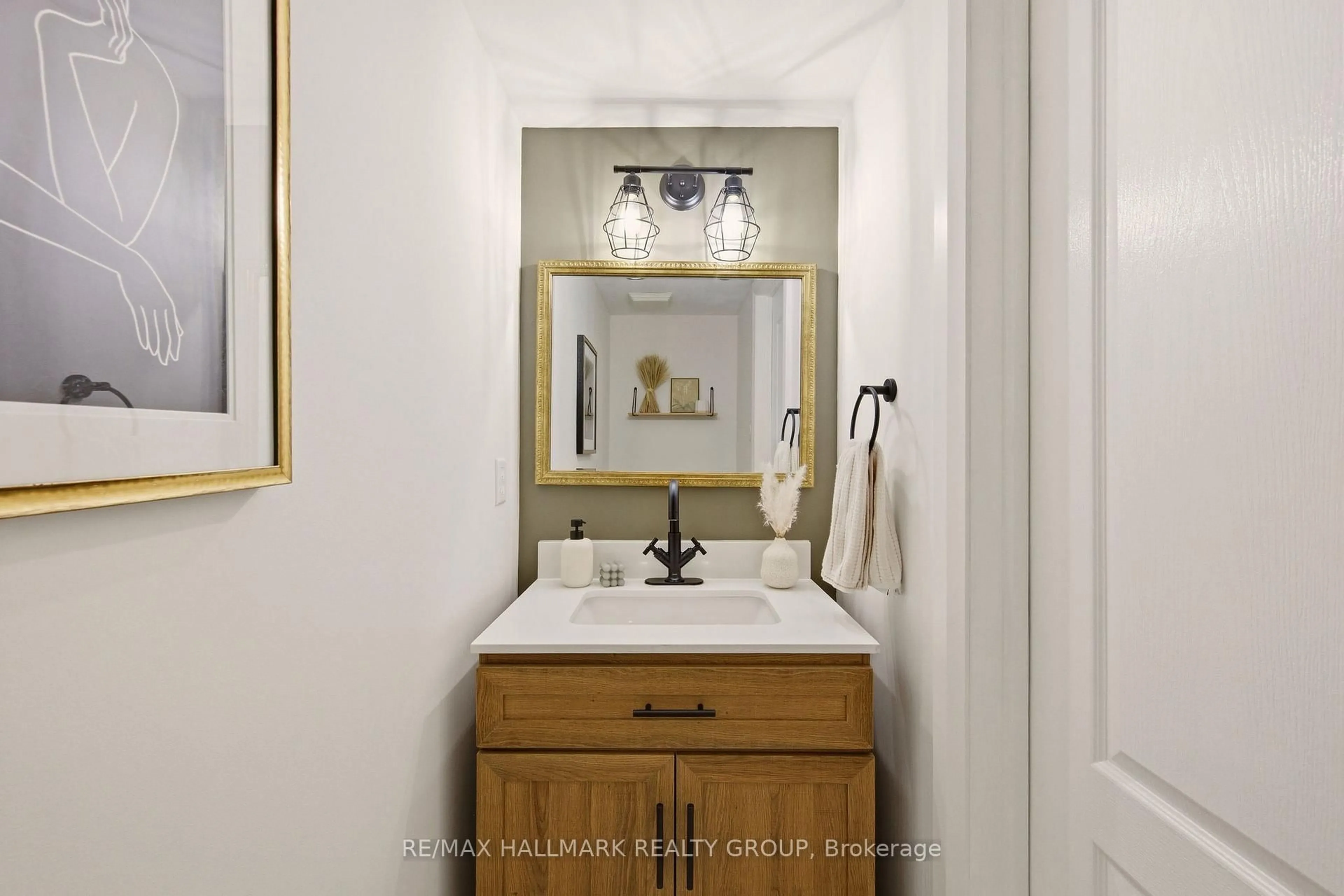 Contemporary bathroom, ceramic/tile floor for 154 Talltree Cres, Ottawa Ontario K2S 0B1