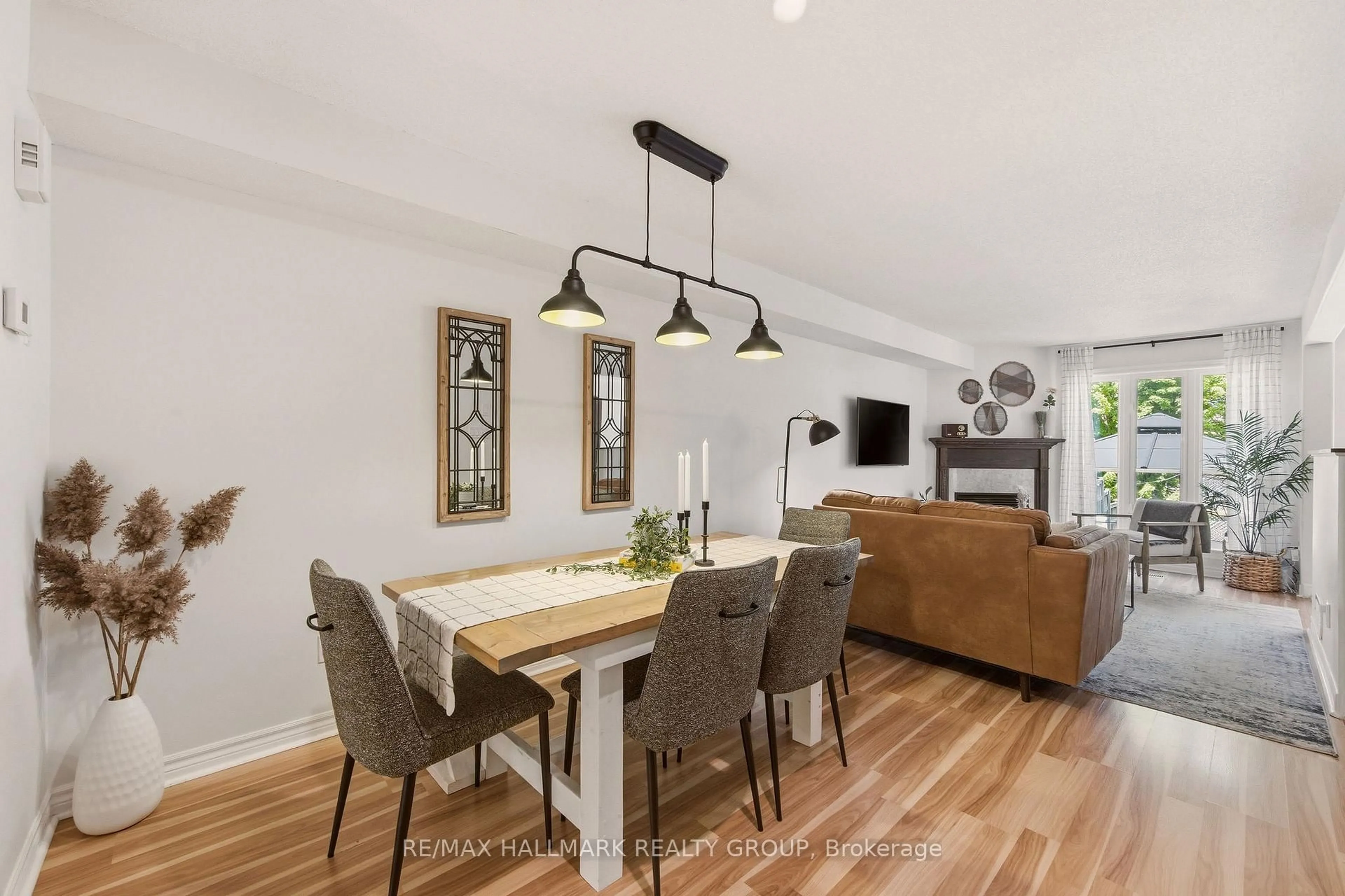 Dining room, wood/laminate floor for 154 Talltree Cres, Ottawa Ontario K2S 0B1