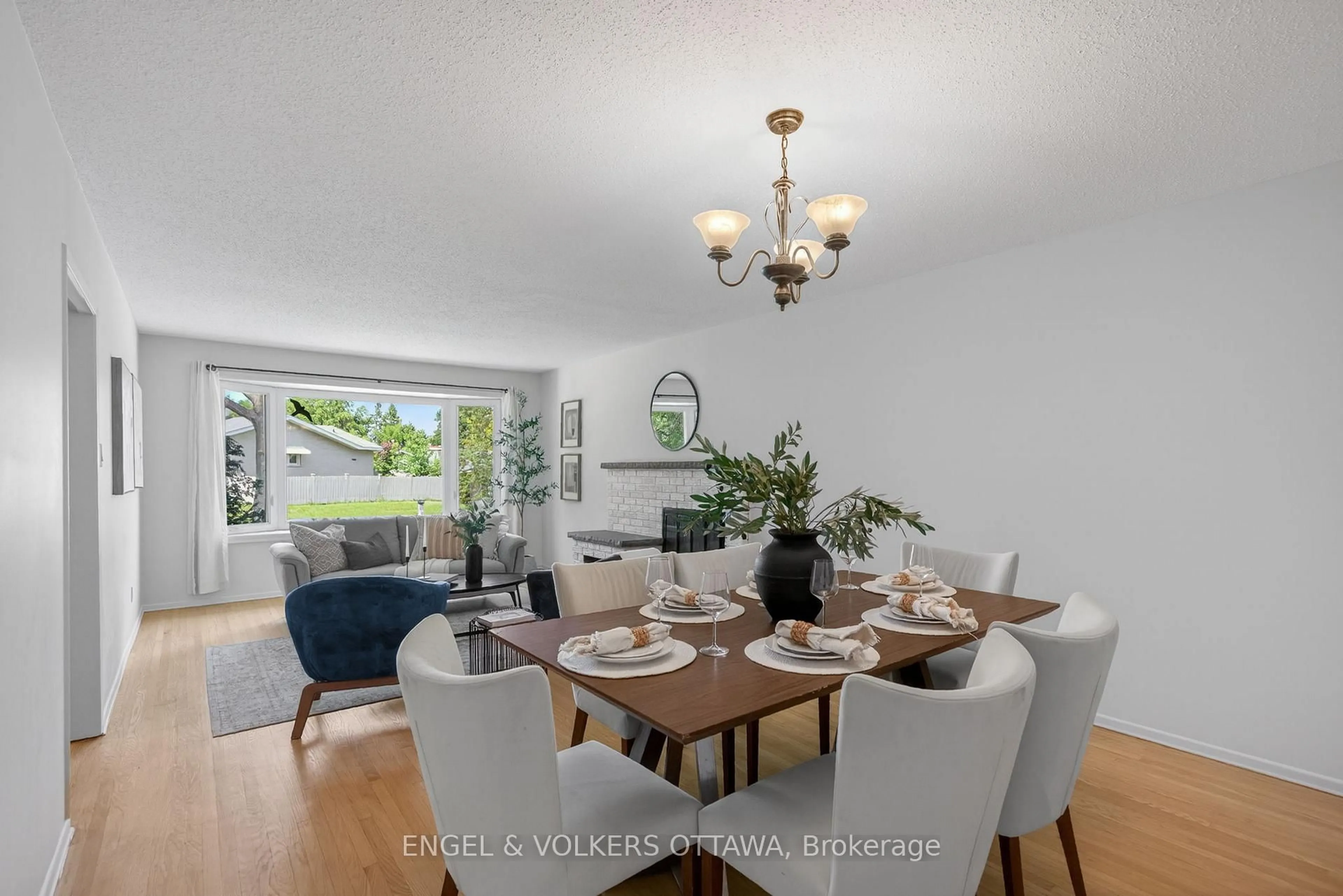 Dining room, unknown for 1862 Sharel Dr, Ottawa Ontario K1H 6W4