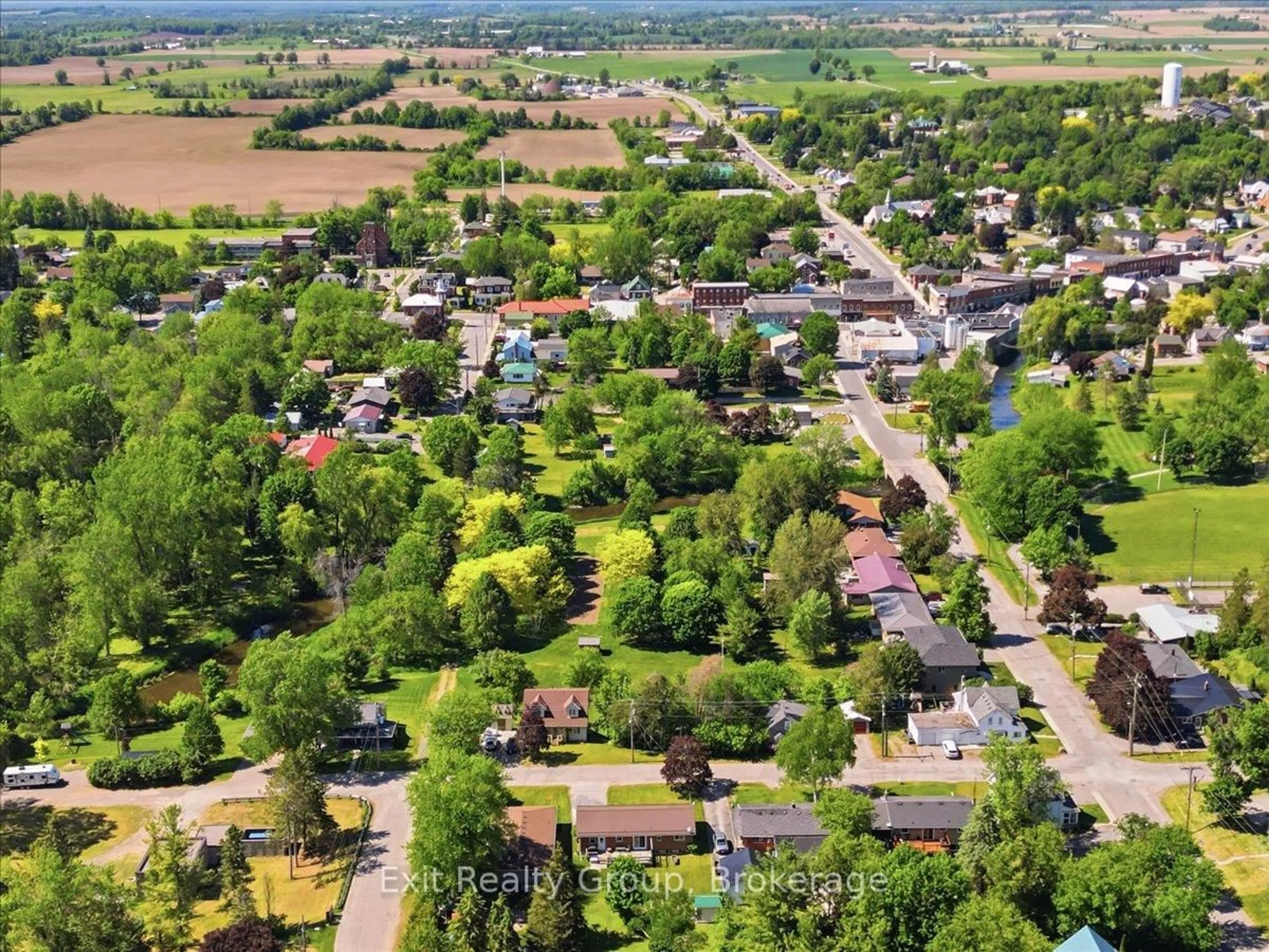 A pic from outside/outdoor area/front of a property/back of a property/a pic from drone, street for 71 Elizabeth St, Stirling Ontario K0K 3E0