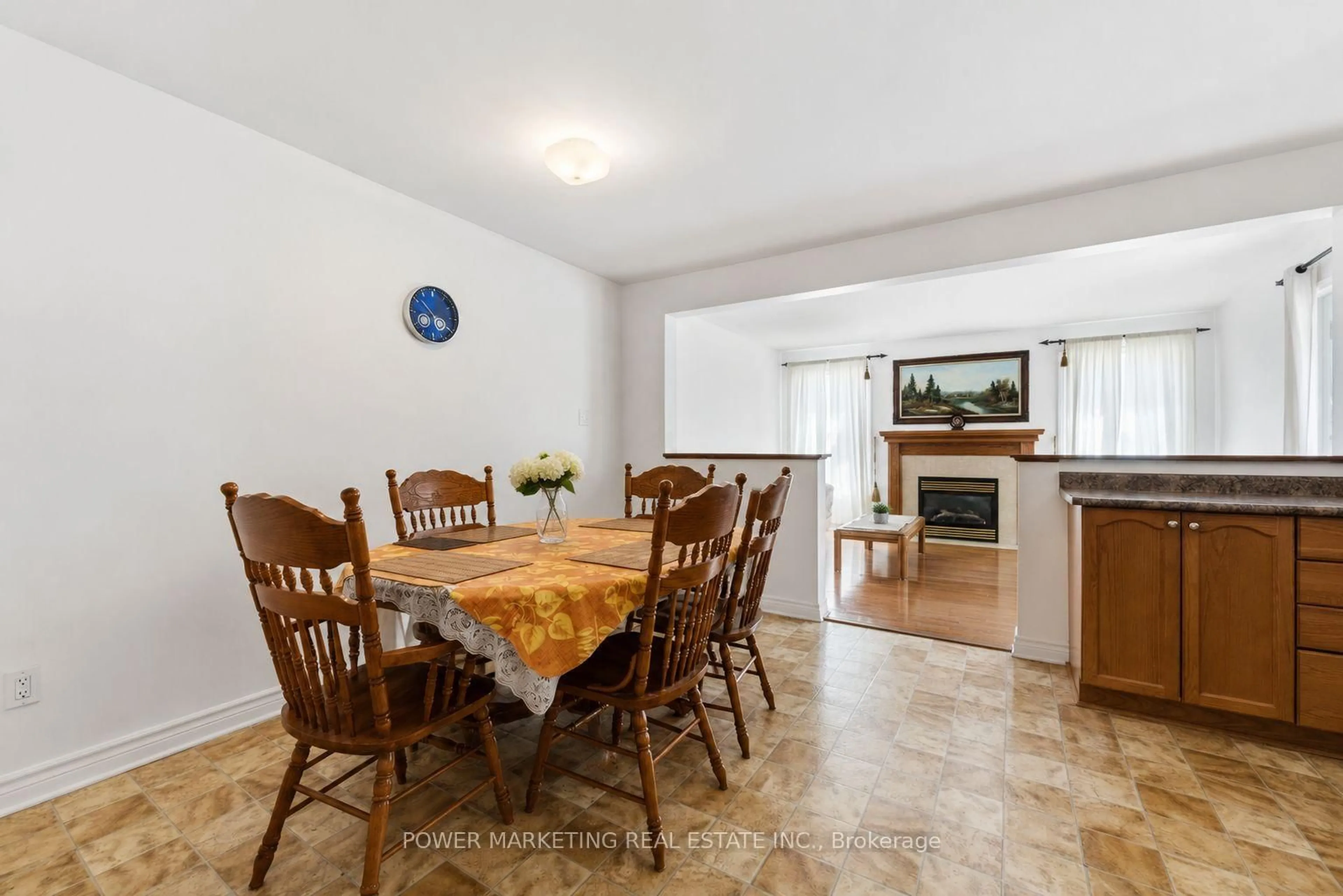 Dining room, ceramic/tile floor for 37 Cresthaven Dr, Ottawa Ontario K2G 6T8
