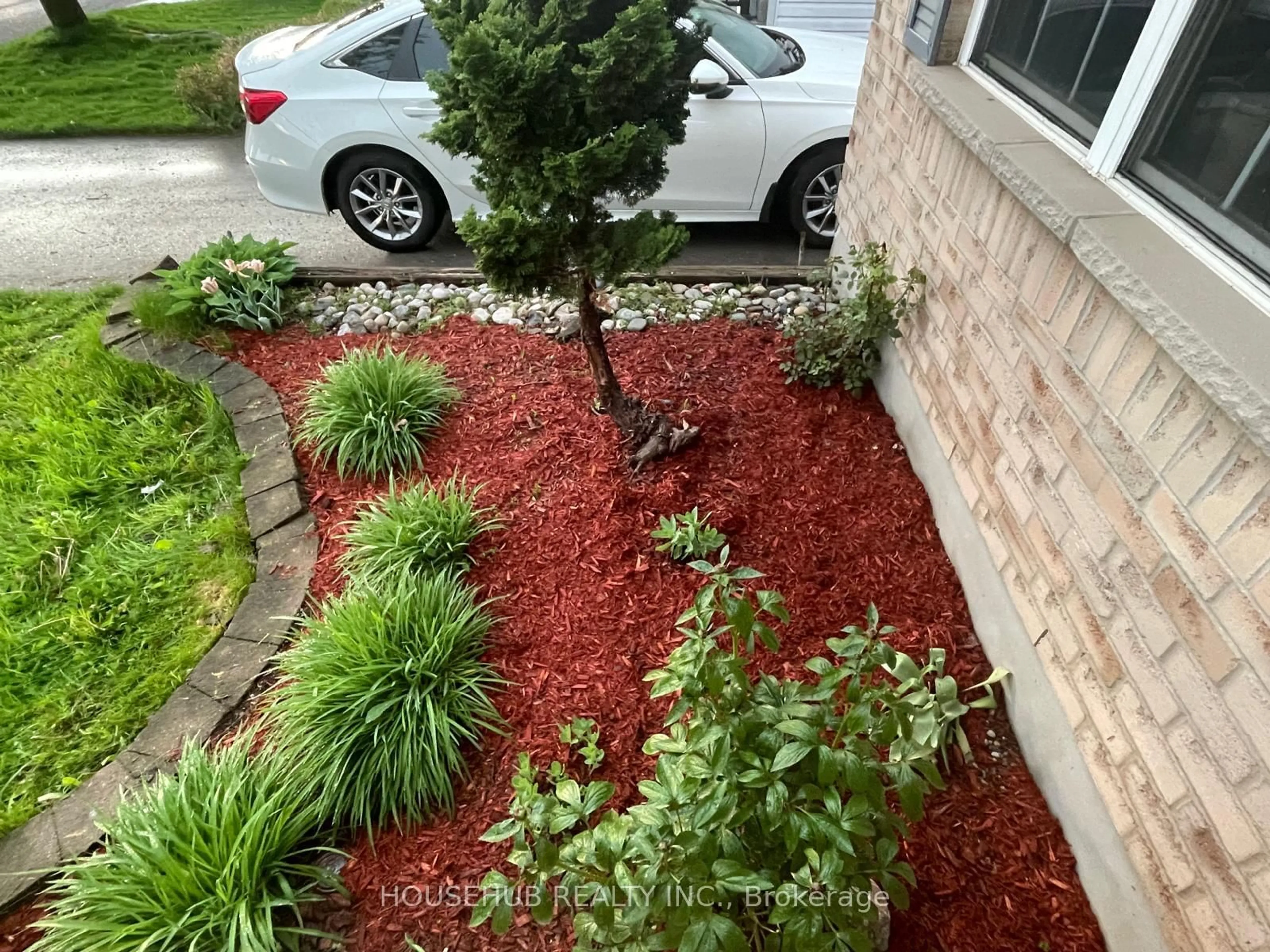 A pic from outside/outdoor area/front of a property/back of a property/a pic from drone, street for 164 POCHARD Lane, London East Ontario N5W 5Z3