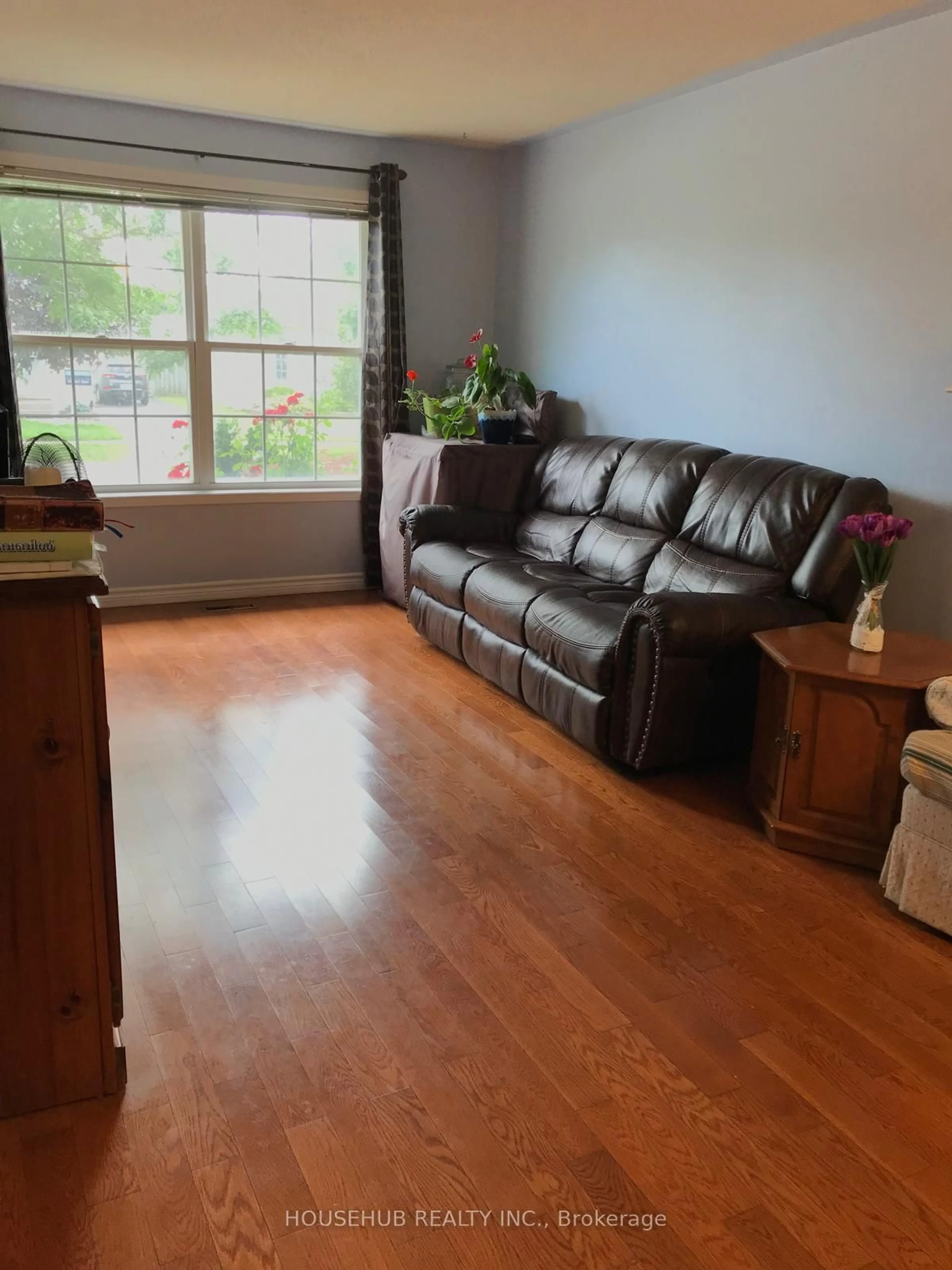 Living room with furniture, wood/laminate floor for 164 POCHARD Lane, London East Ontario N5W 5Z3