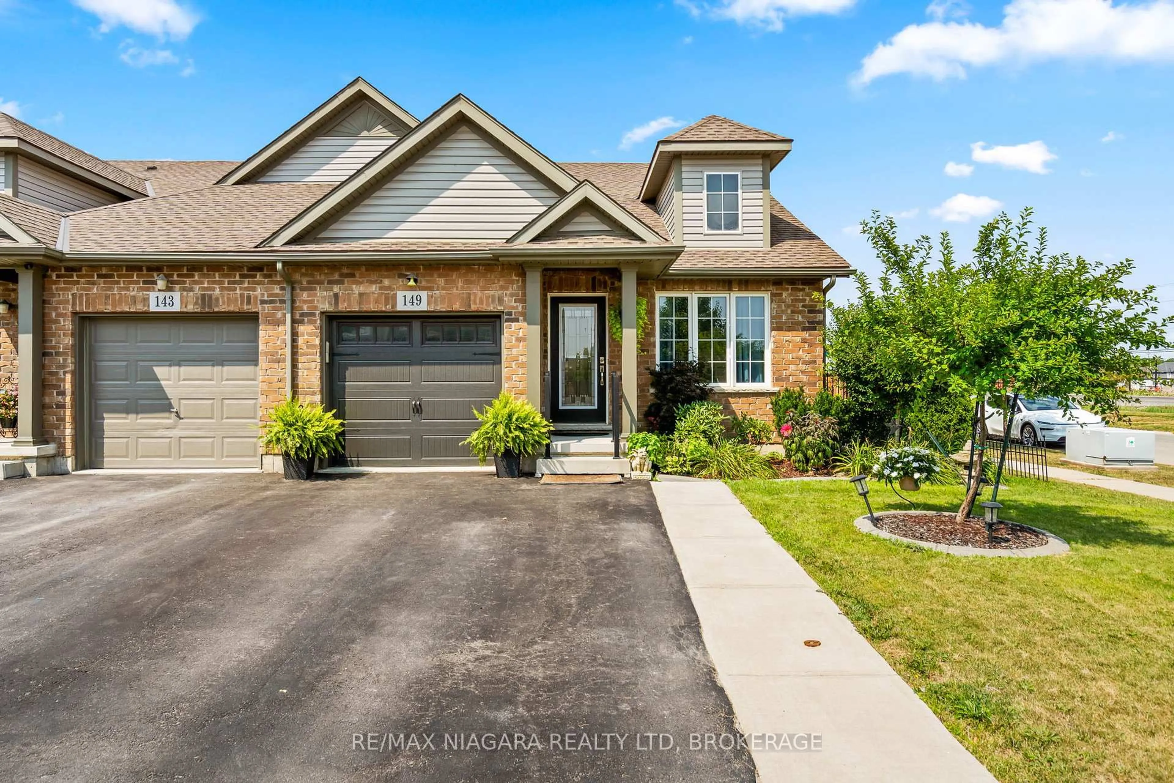 Home with brick exterior material, street for 149 Roselawn Cres, Welland Ontario L3C 0C5