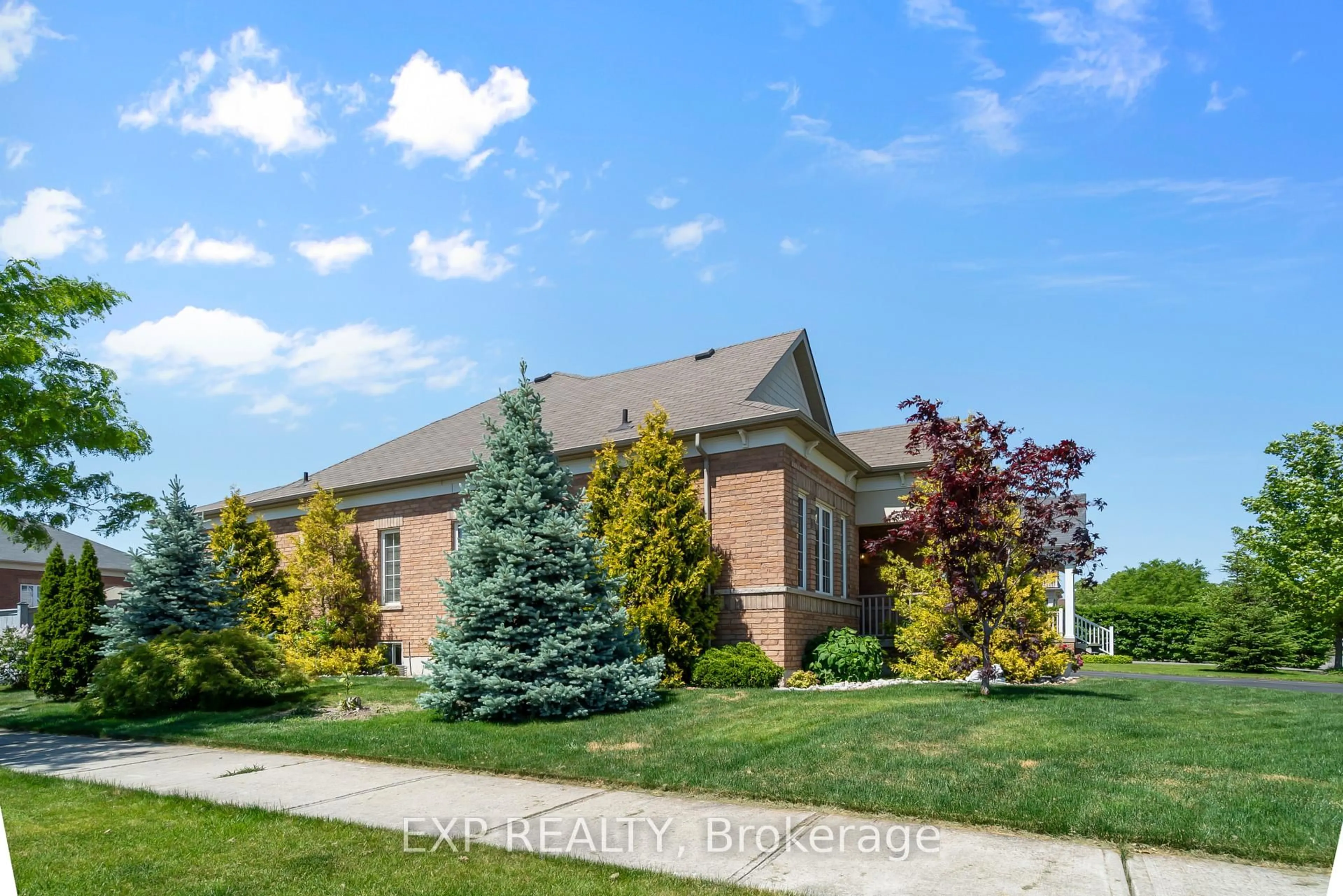 Home with brick exterior material, unknown for 9001 Tristar Cres, Niagara Falls Ontario L2G 0E6