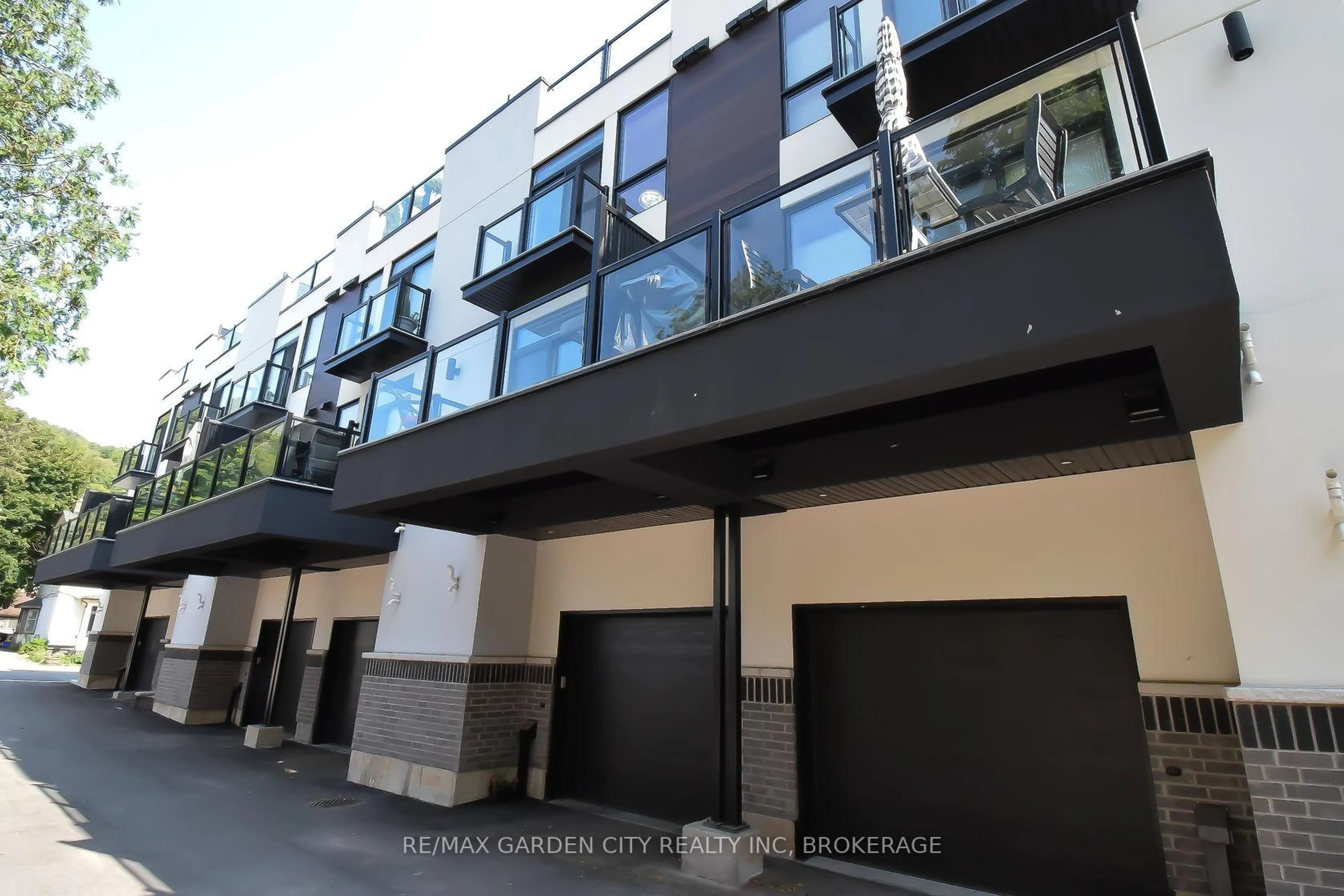Patio, street for 2 BROCK St #5, Hamilton Ontario L9H 3G6