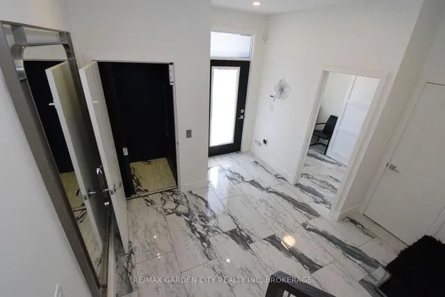 2 BROCK St #5, Hamilton 5