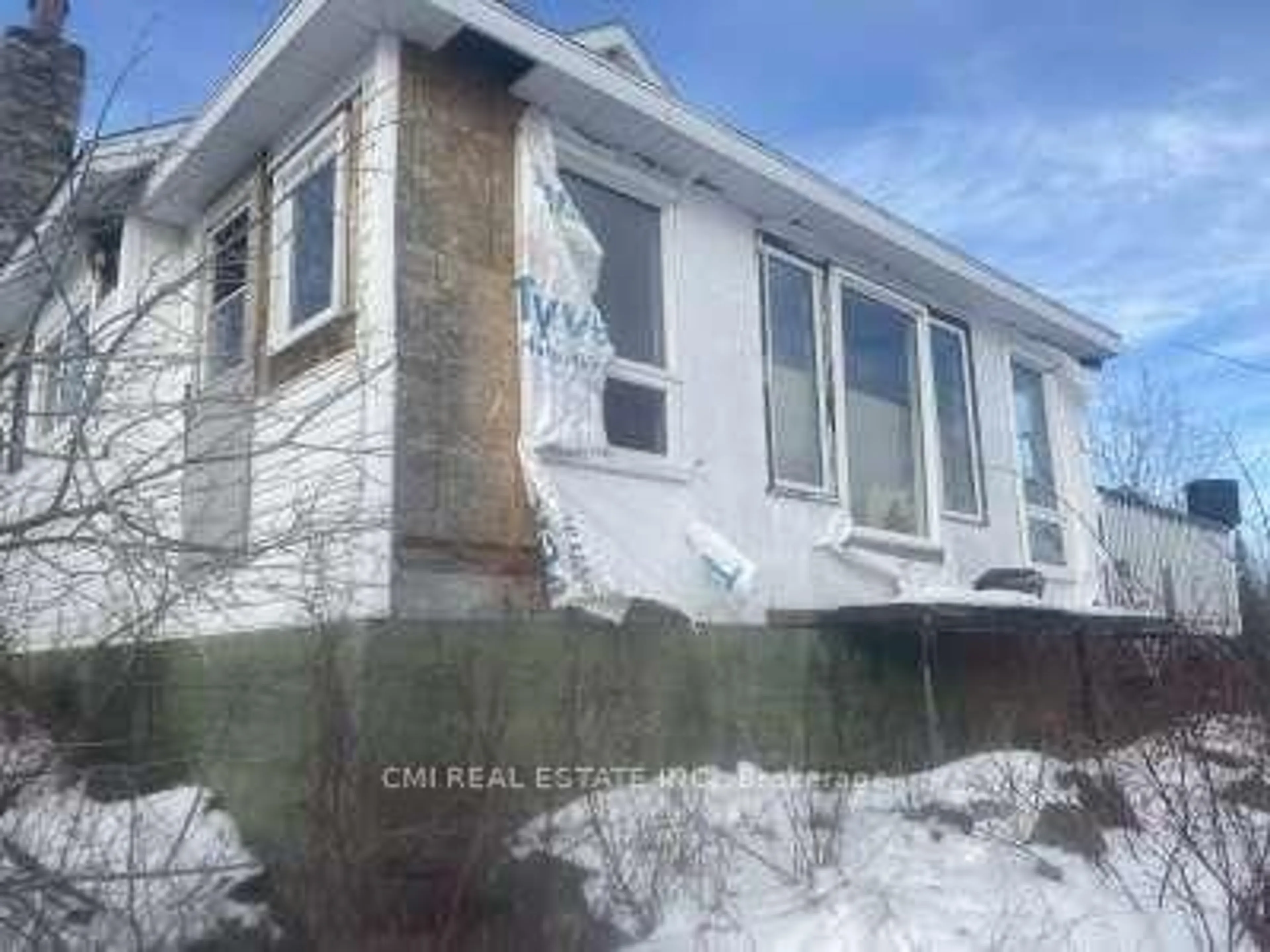 Home with vinyl exterior material, building for 22 Grizzly St, Red Lake Ontario P0V 2B0