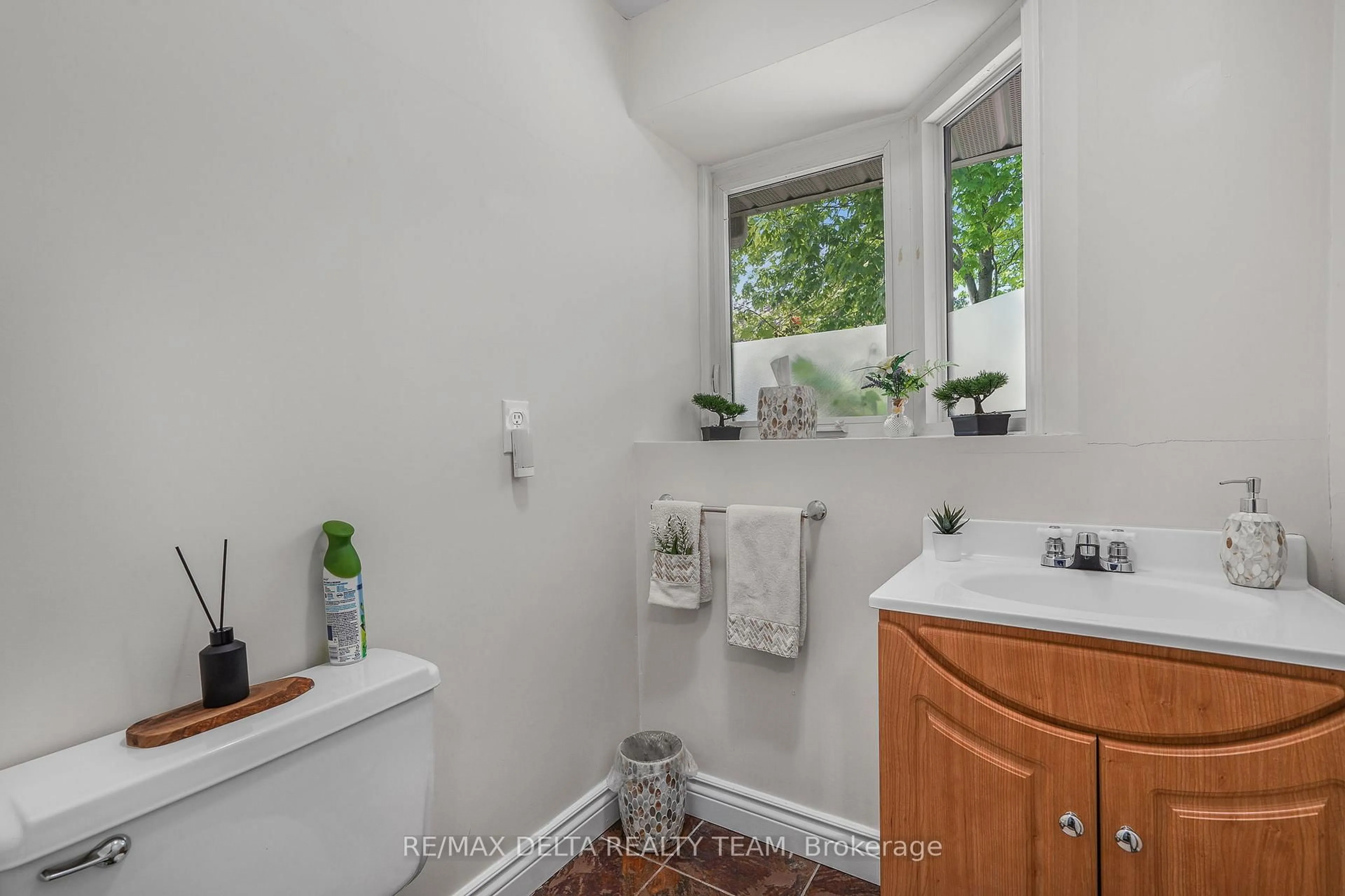 Standard bathroom, ceramic/tile floor for 1107 Des Forets Ave #27, Ottawa Ontario K1C 5K7