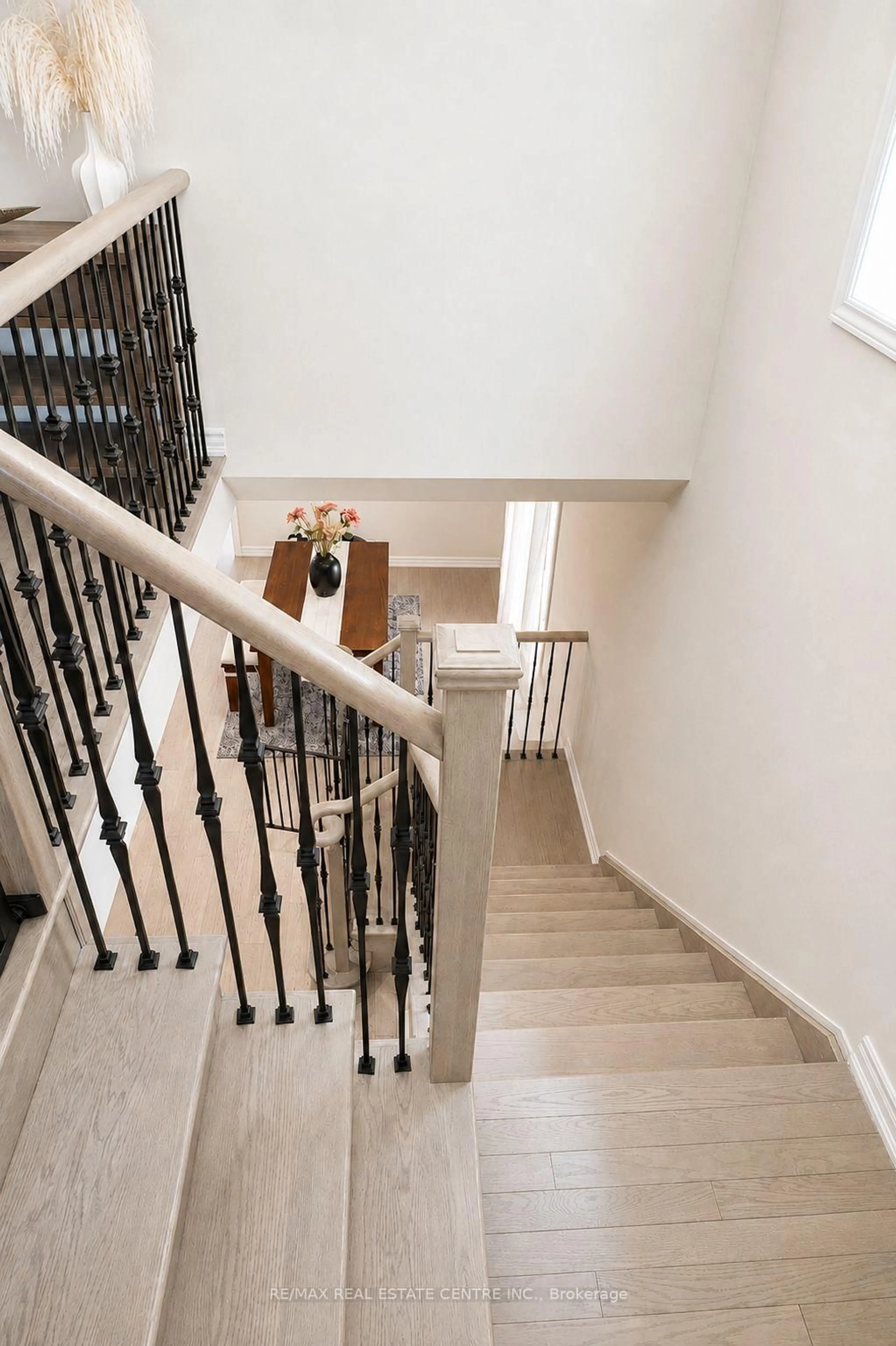 Stairs for 15 Cahill Dr, Brantford Ontario N3T 0V5