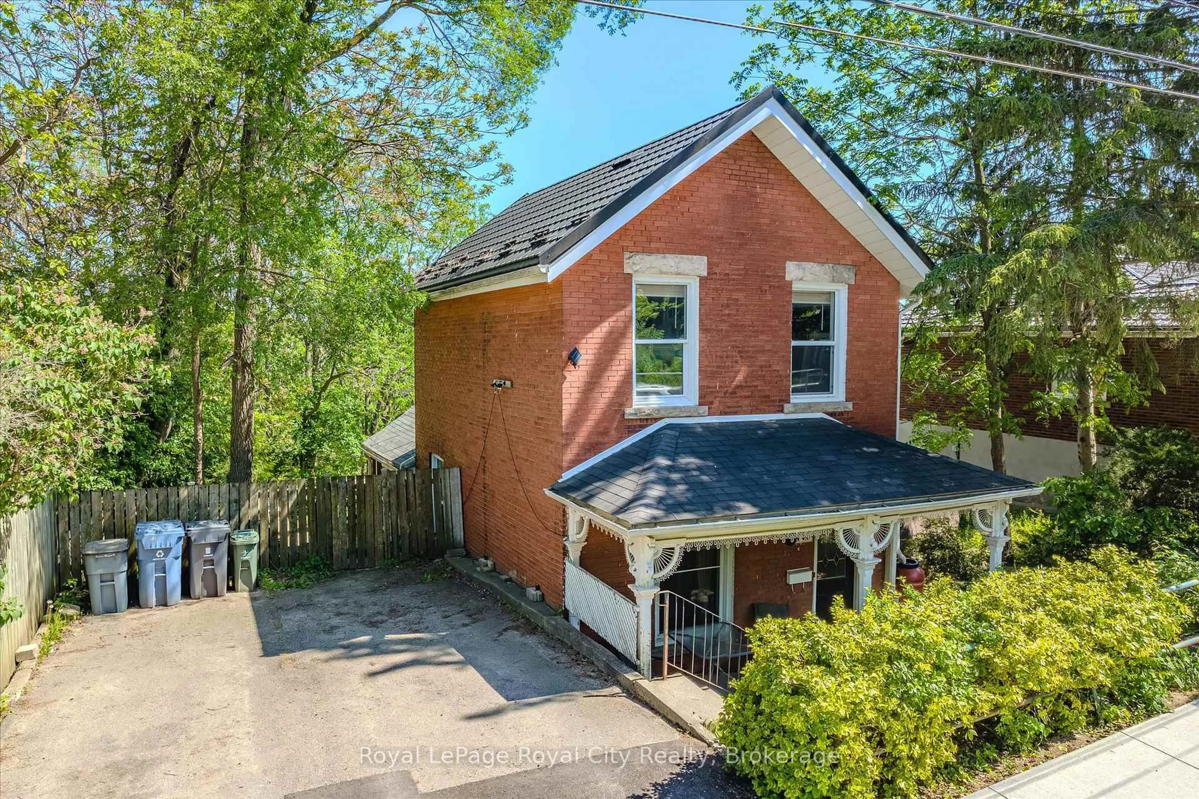 A pic from outside/outdoor area/front of a property/back of a property/a pic from drone, street for 115 Grove St, Guelph Ontario N1E 2W8