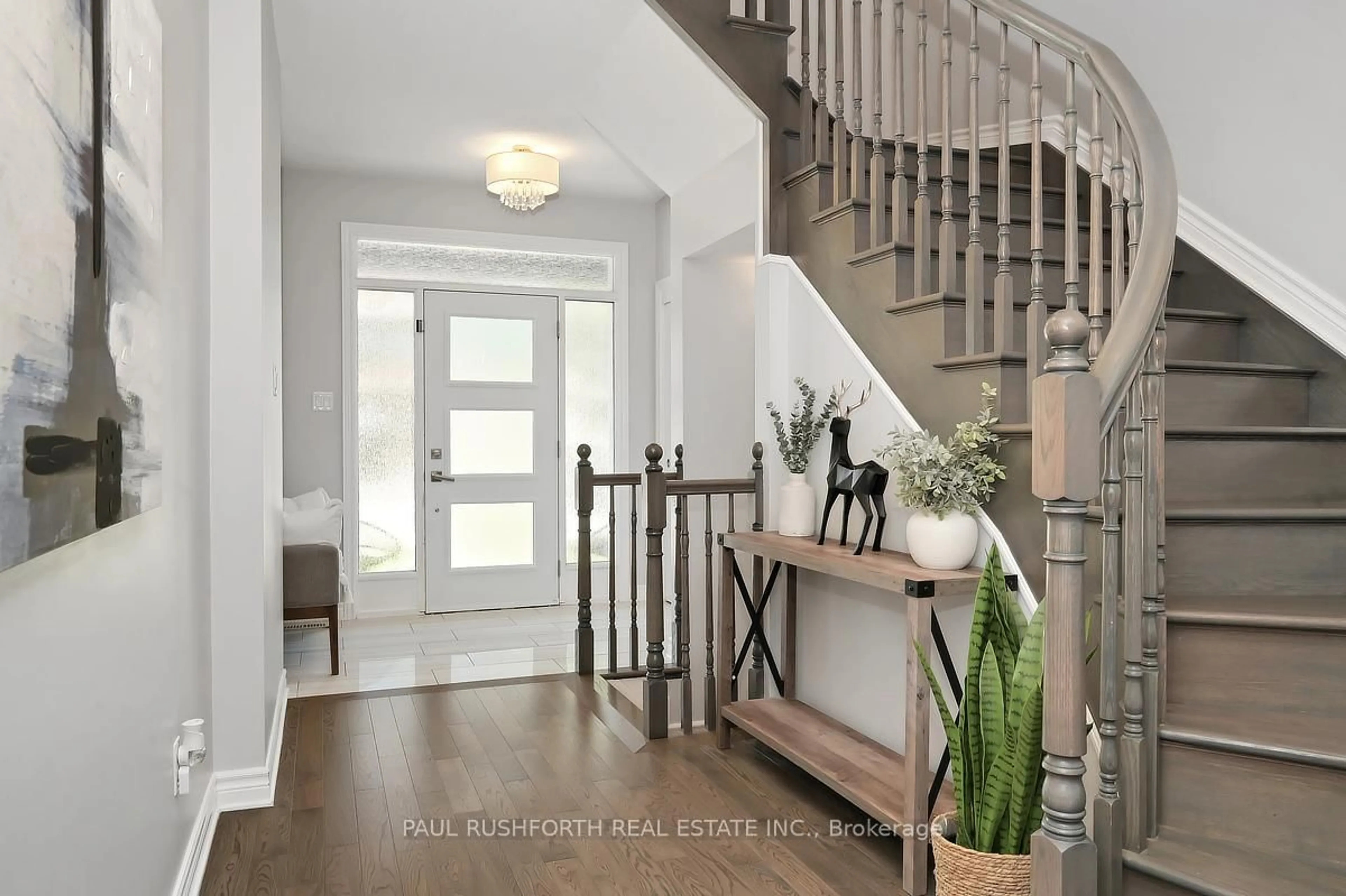 Indoor entryway for 253 Enclave Walk, Ottawa Ontario K1W 0J5