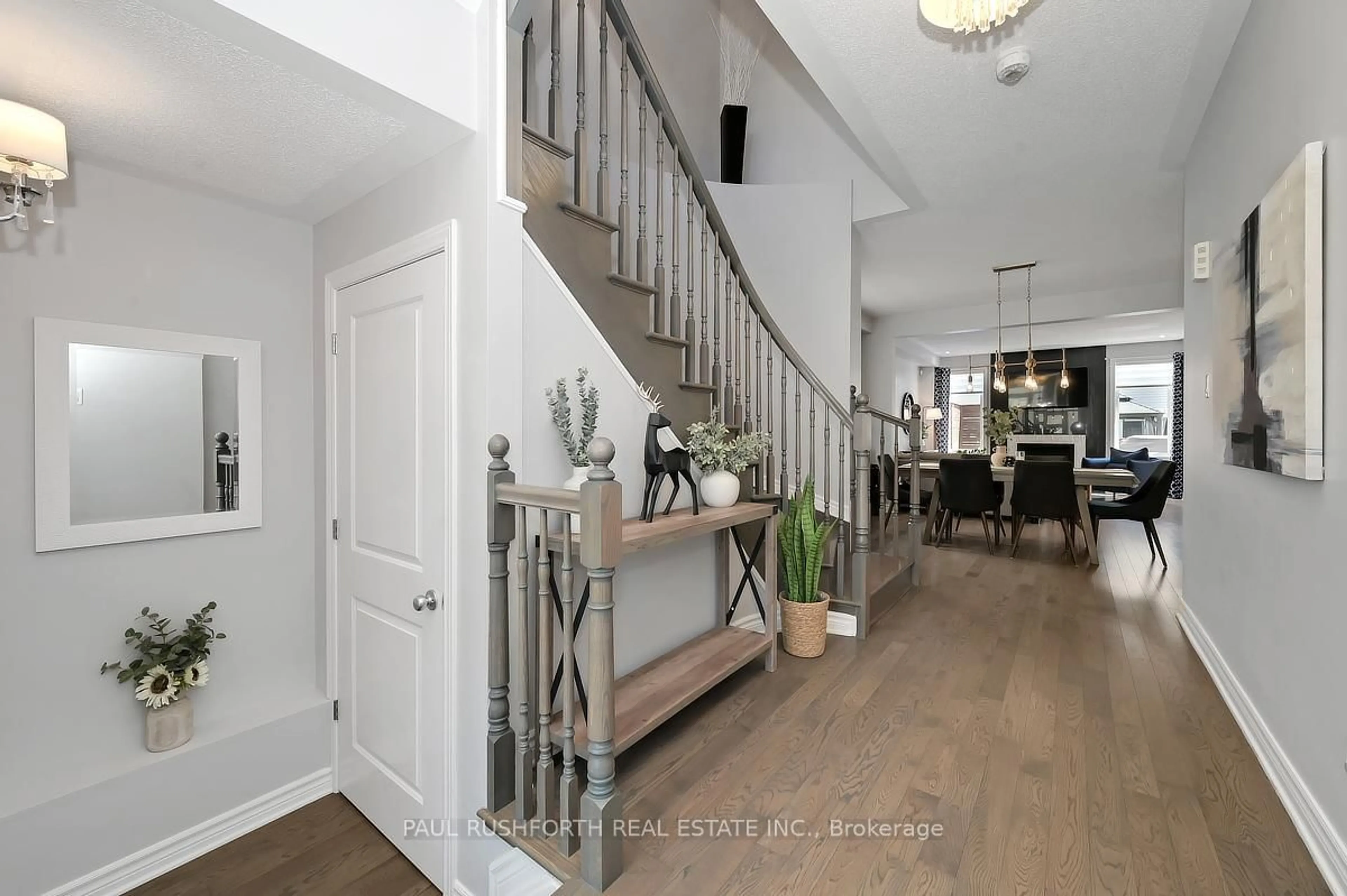 Indoor entryway for 253 Enclave Walk, Ottawa Ontario K1W 0J5