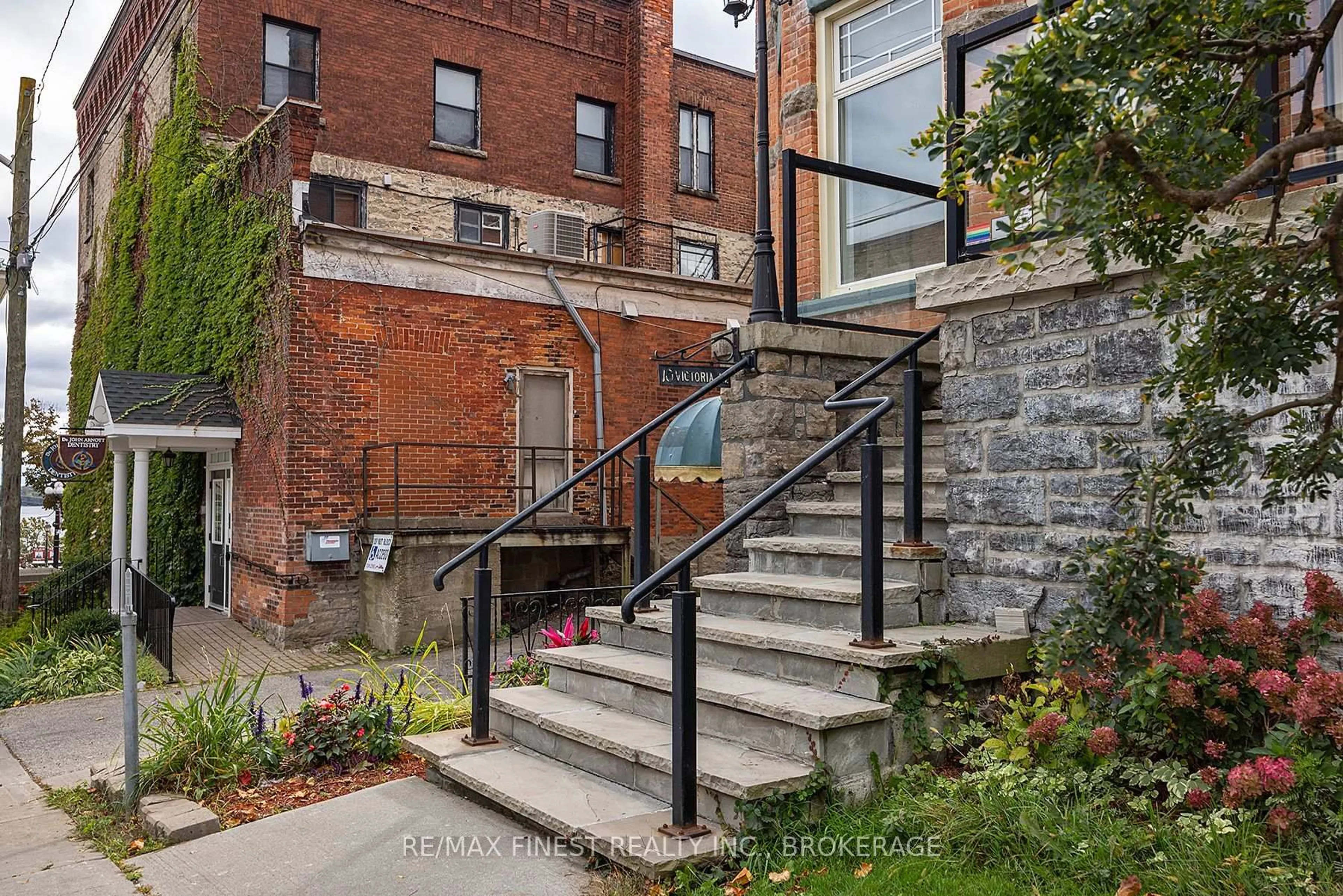Stairs for 10 Victoria Ave, Brockville Ontario K6V 2B1