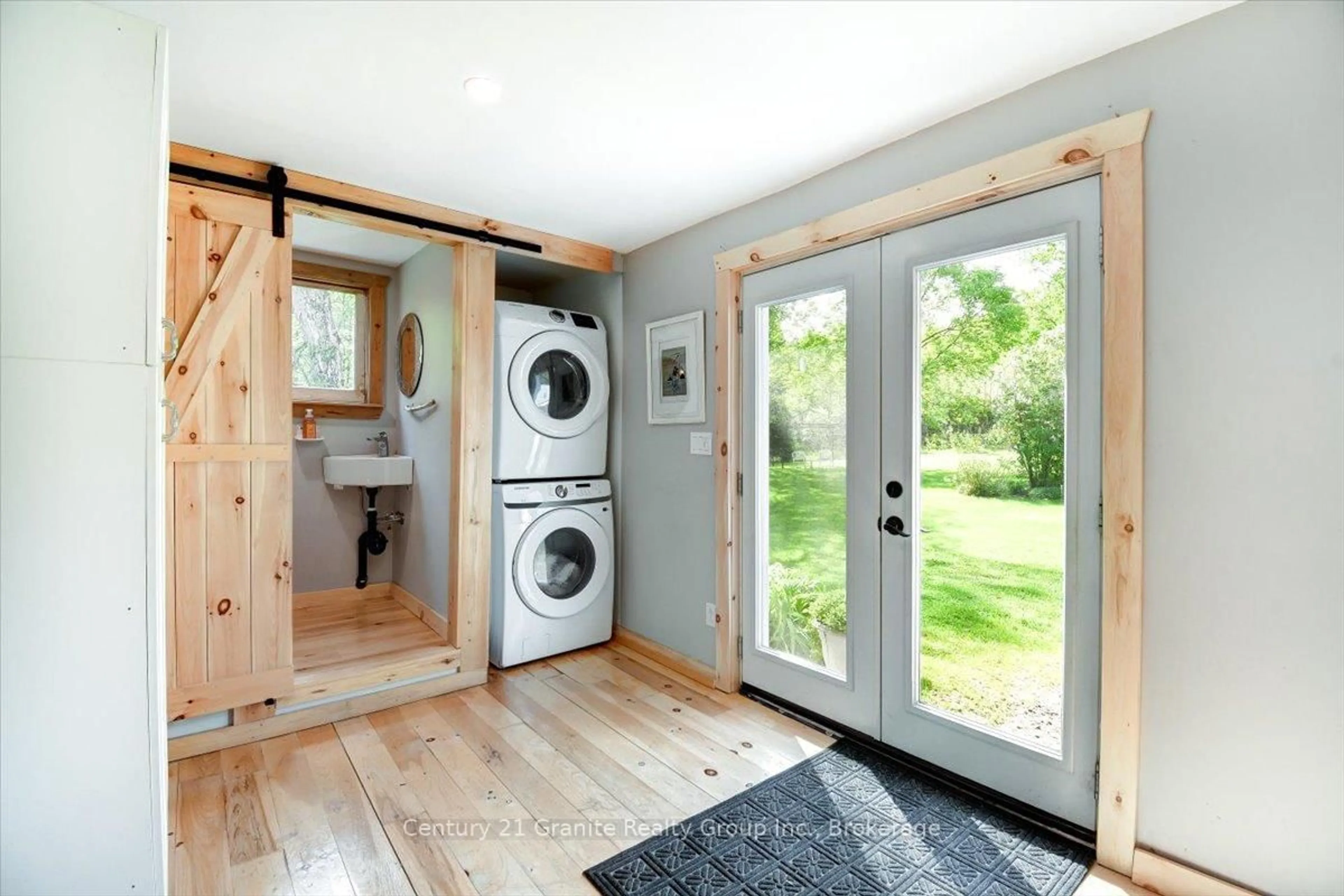 Laundry room for 33740 Hwy 62 Highway, Maynooth Ontario K0L 2S0