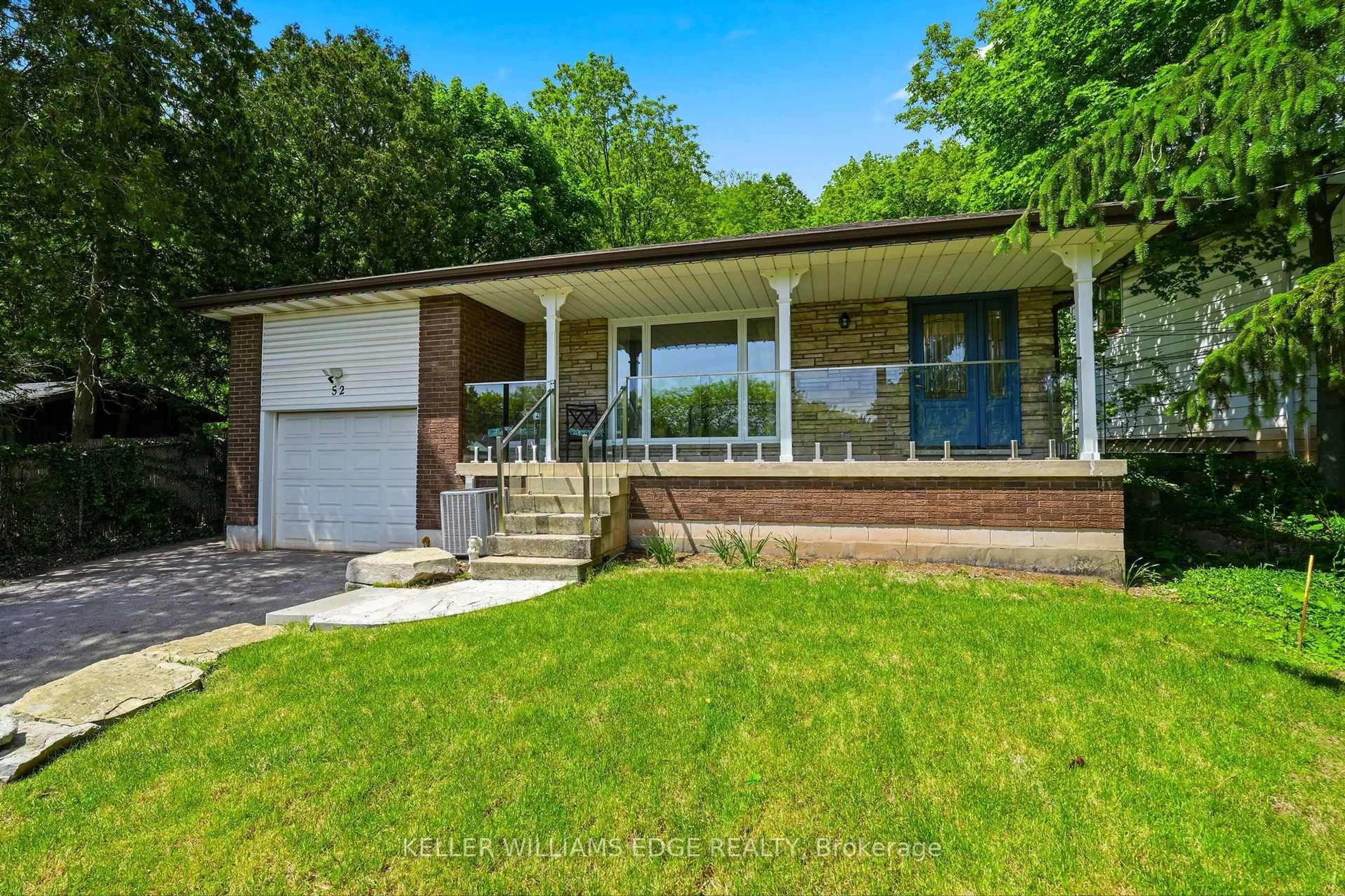 A pic from outside/outdoor area/front of a property/back of a property/a pic from drone, street for 52 Parkside Ave, Hamilton Ontario L9H 2S7