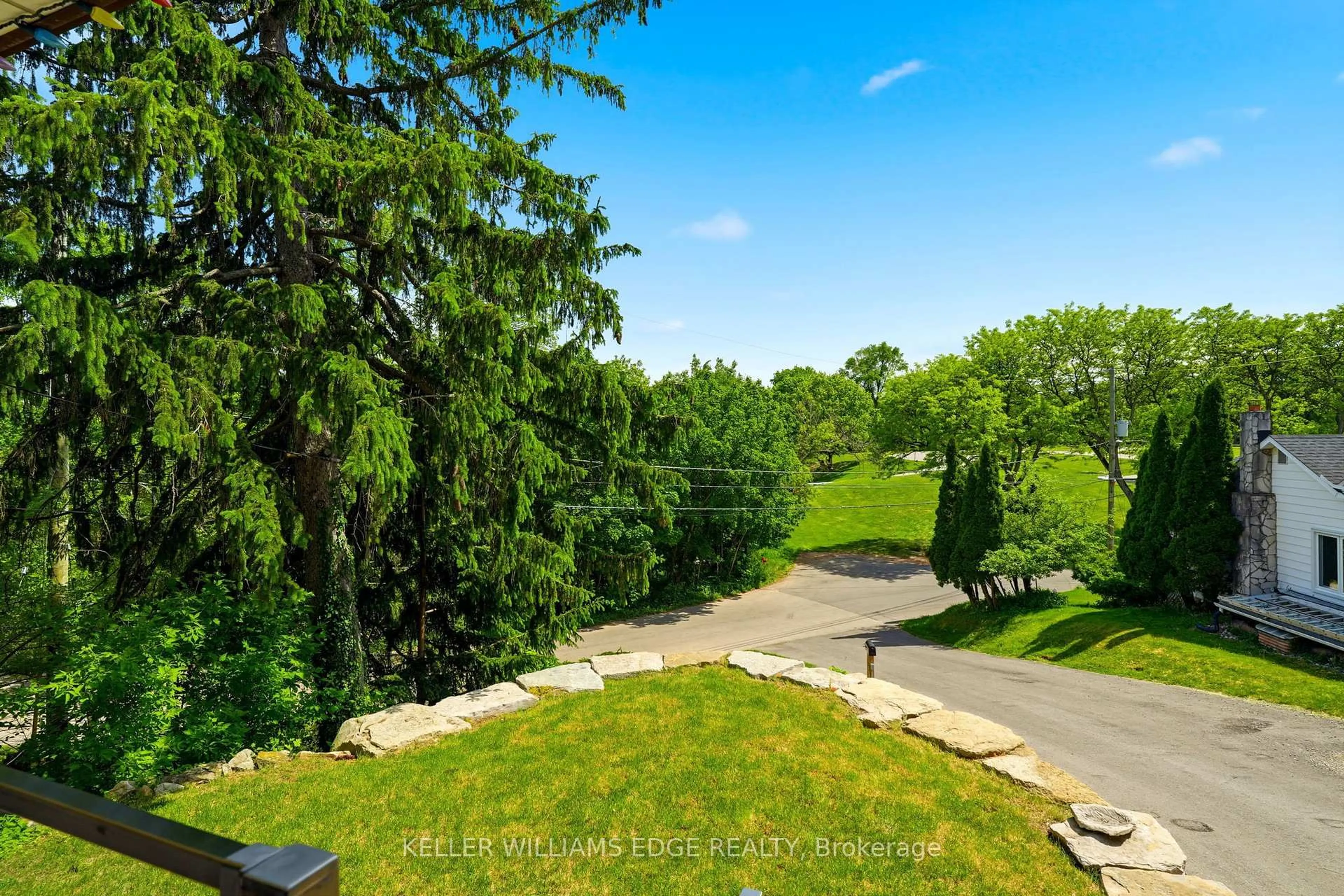 A pic from outside/outdoor area/front of a property/back of a property/a pic from drone, water/lake/river/ocean view for 52 Parkside Ave, Hamilton Ontario L9H 2S7