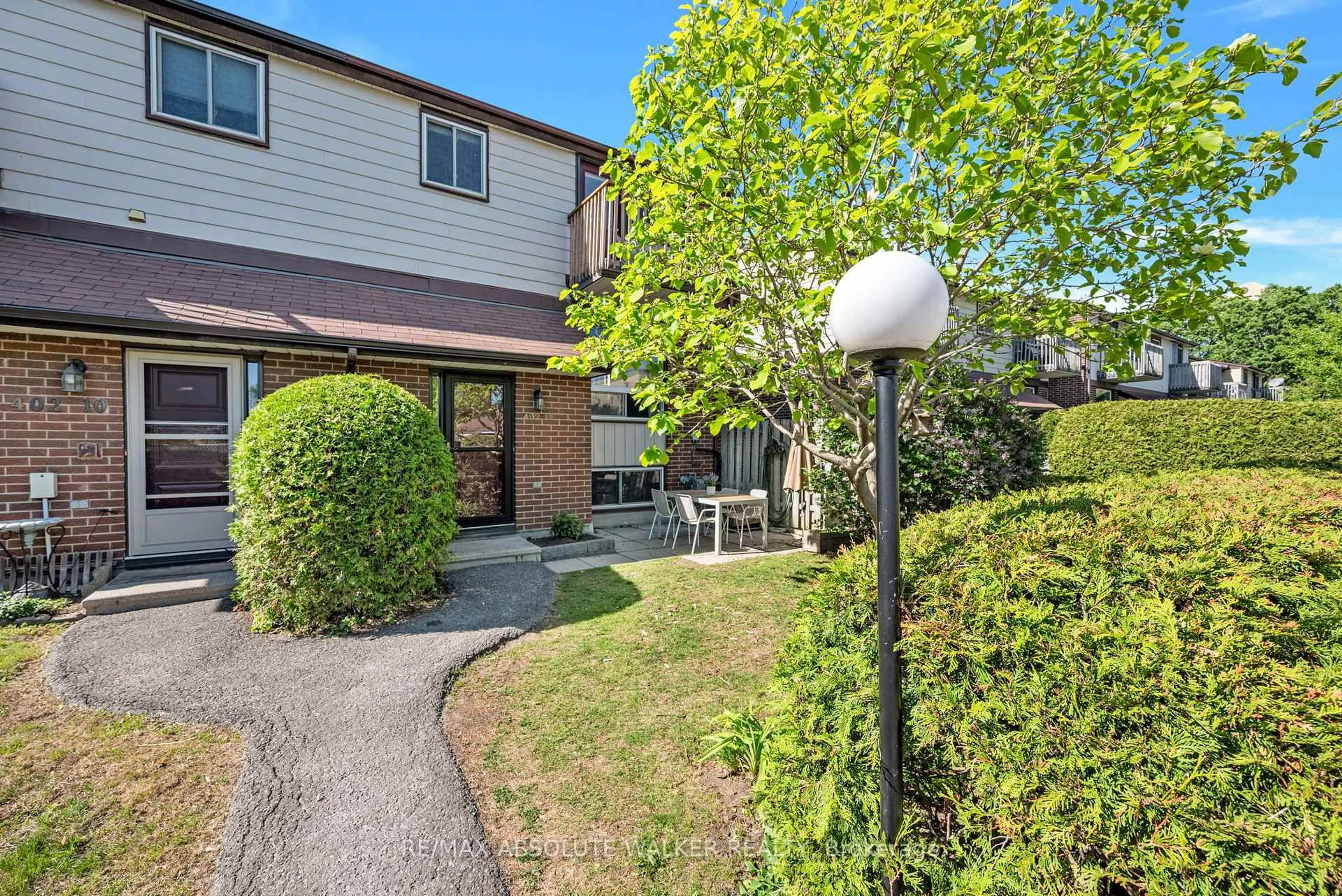A pic from outside/outdoor area/front of a property/back of a property/a pic from drone, street for 402 Montfort St #12, Ottawa Ontario K1L 8G7