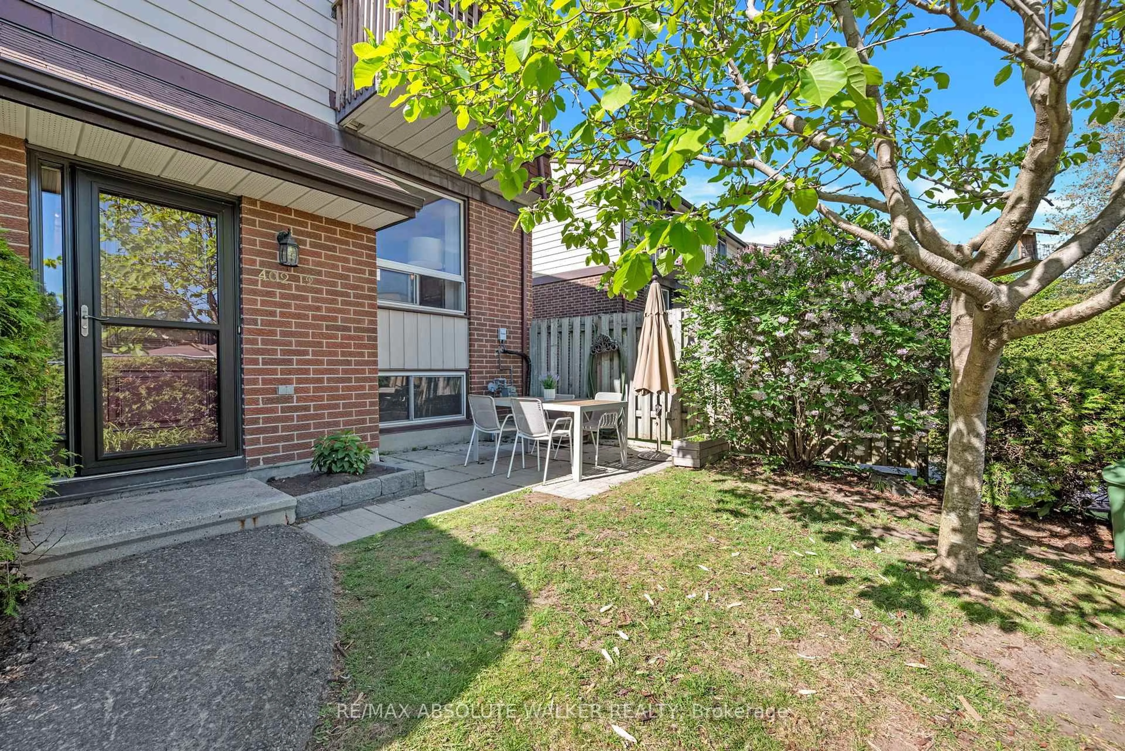 Patio, street for 402 Montfort St #12, Ottawa Ontario K1L 8G7