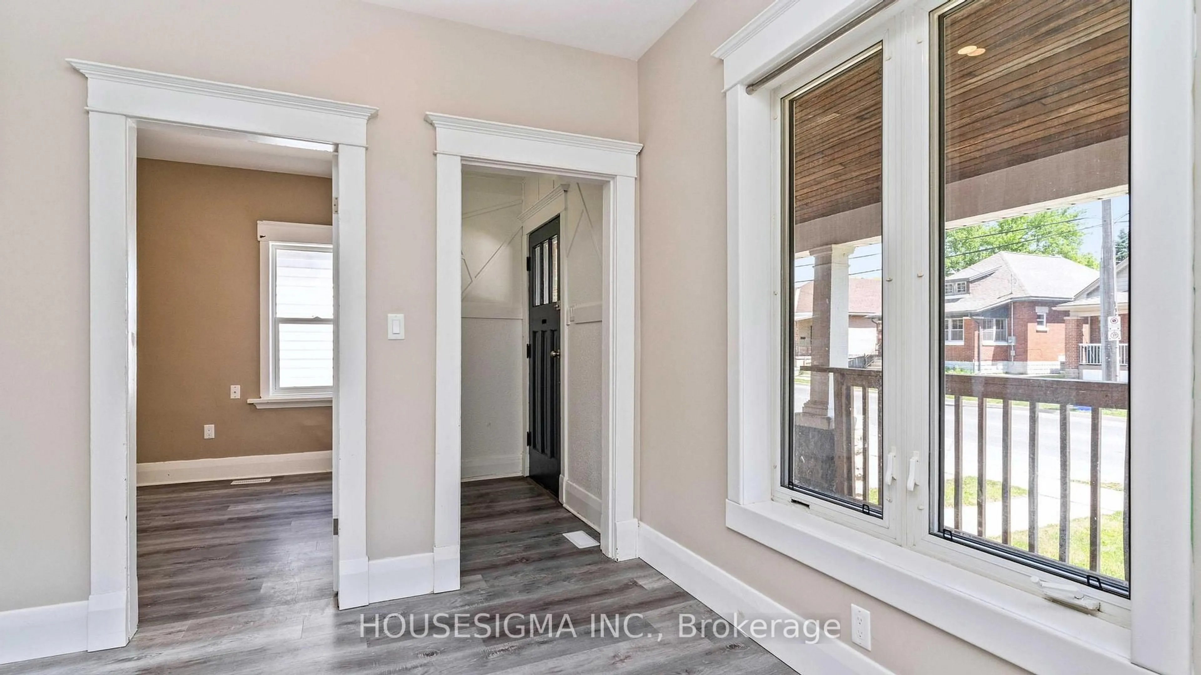 Indoor entryway for 99 Egerton St, London East Ontario N5Z 2G1