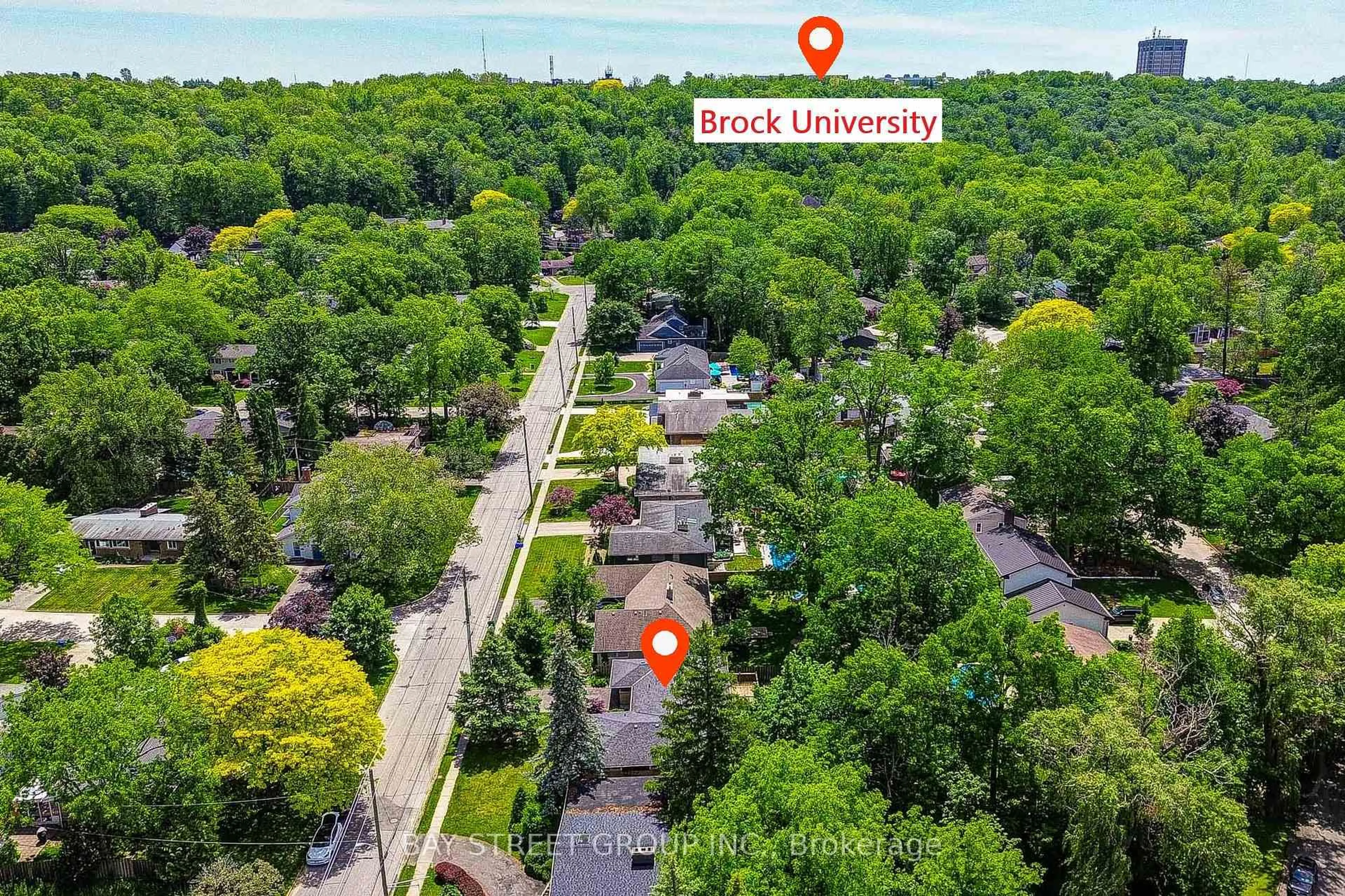 A pic from outside/outdoor area/front of a property/back of a property/a pic from drone, street for 88 MARSDALE Dr, St. Catharines Ontario L2T 3S9