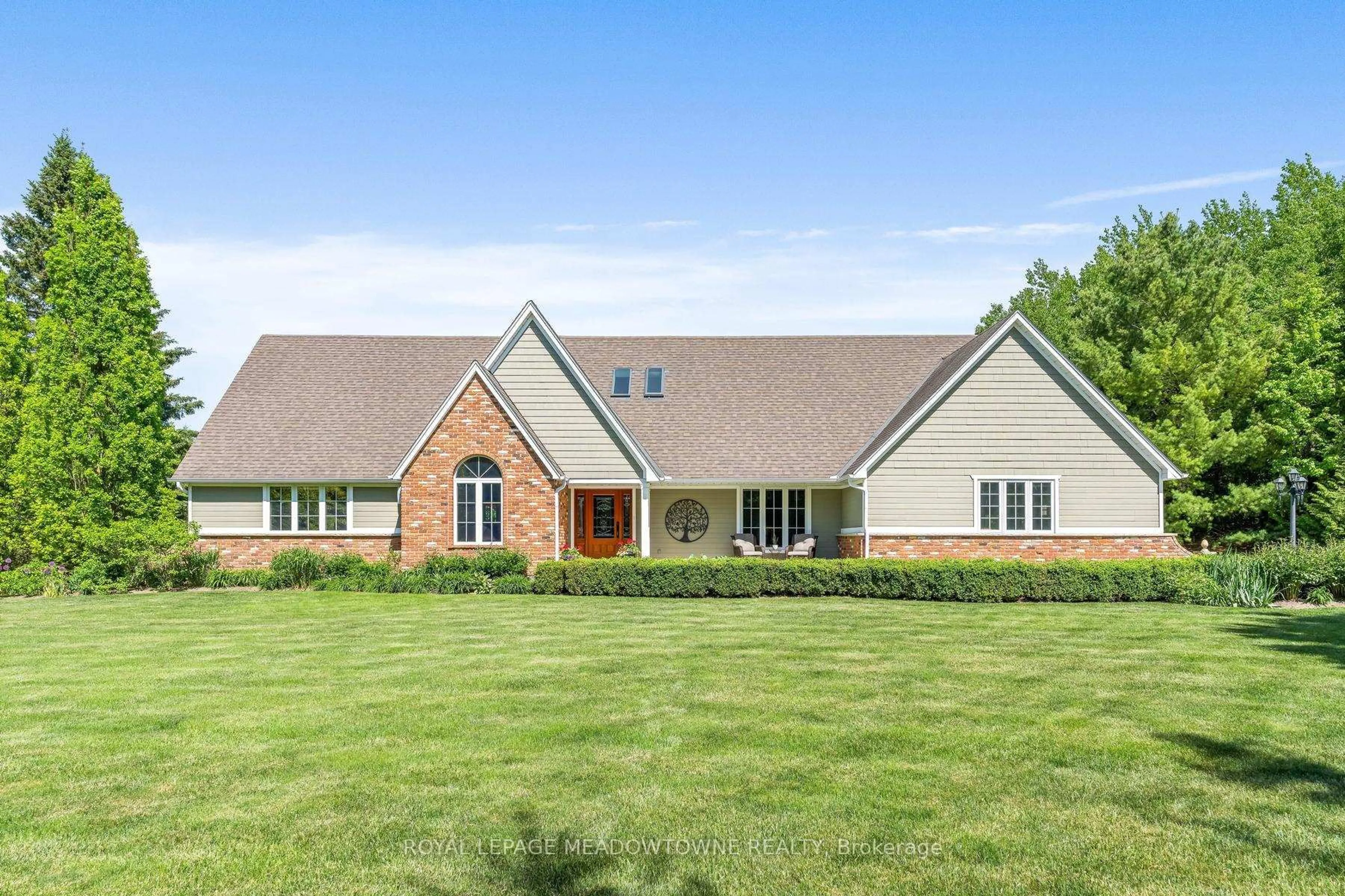 Home with brick exterior material, building for 5263 Tenth Line, Erin Ontario N0B 1T0