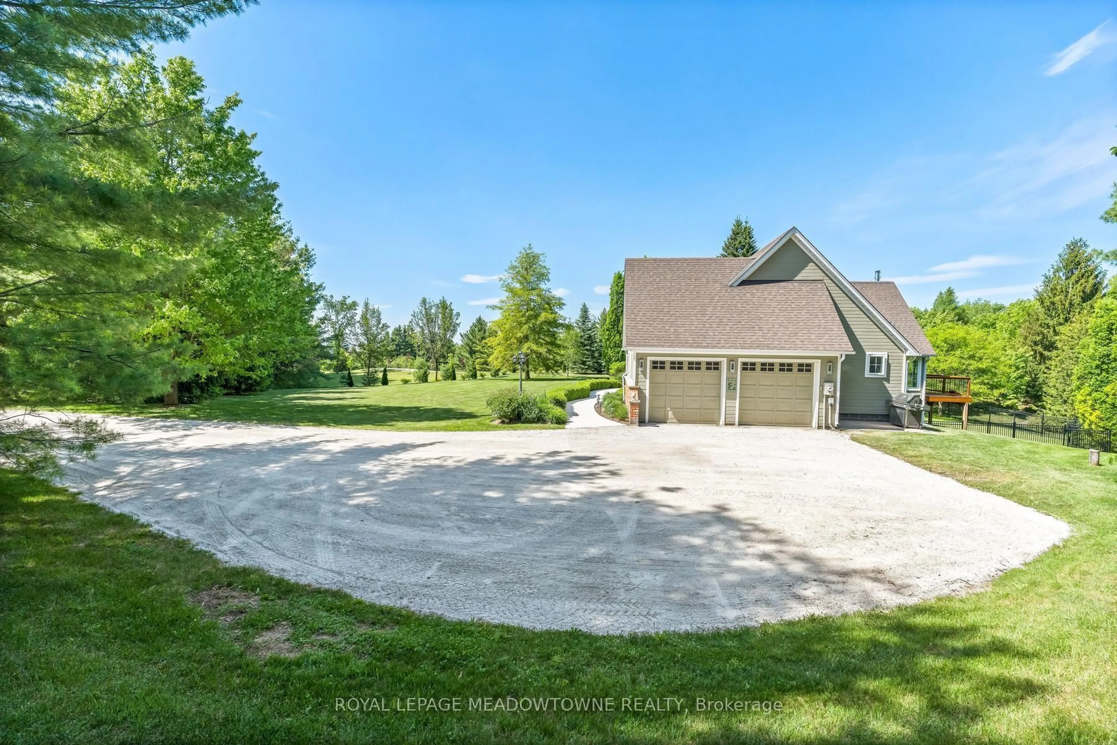 A pic from outside/outdoor area/front of a property/back of a property/a pic from drone, unknown for 5263 Tenth Line, Erin Ontario N0B 1T0
