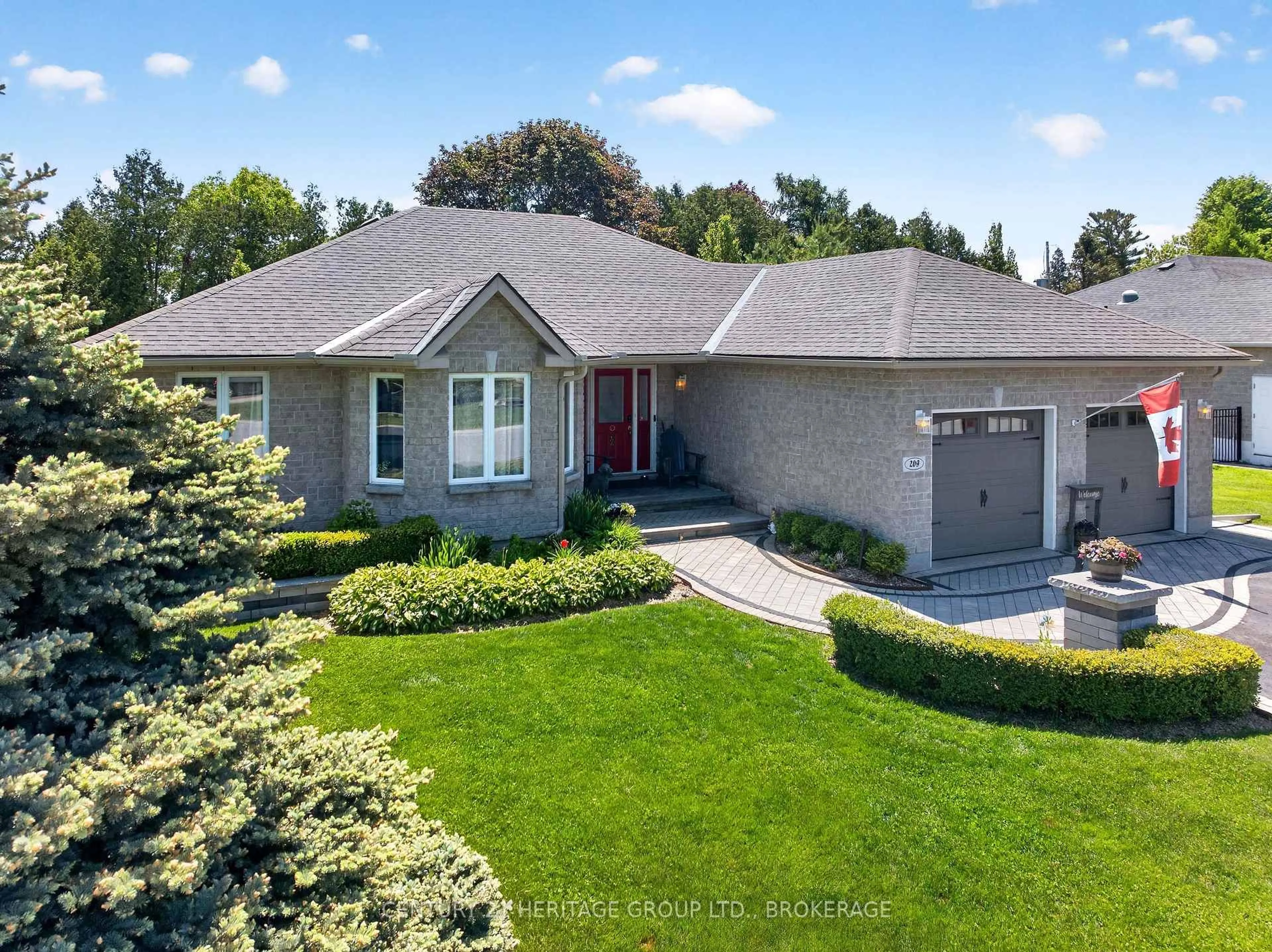 A pic from outside/outdoor area/front of a property/back of a property/a pic from drone, street for 209 Smuggler's Cove Dr, Kingston Ontario K7M 9C6