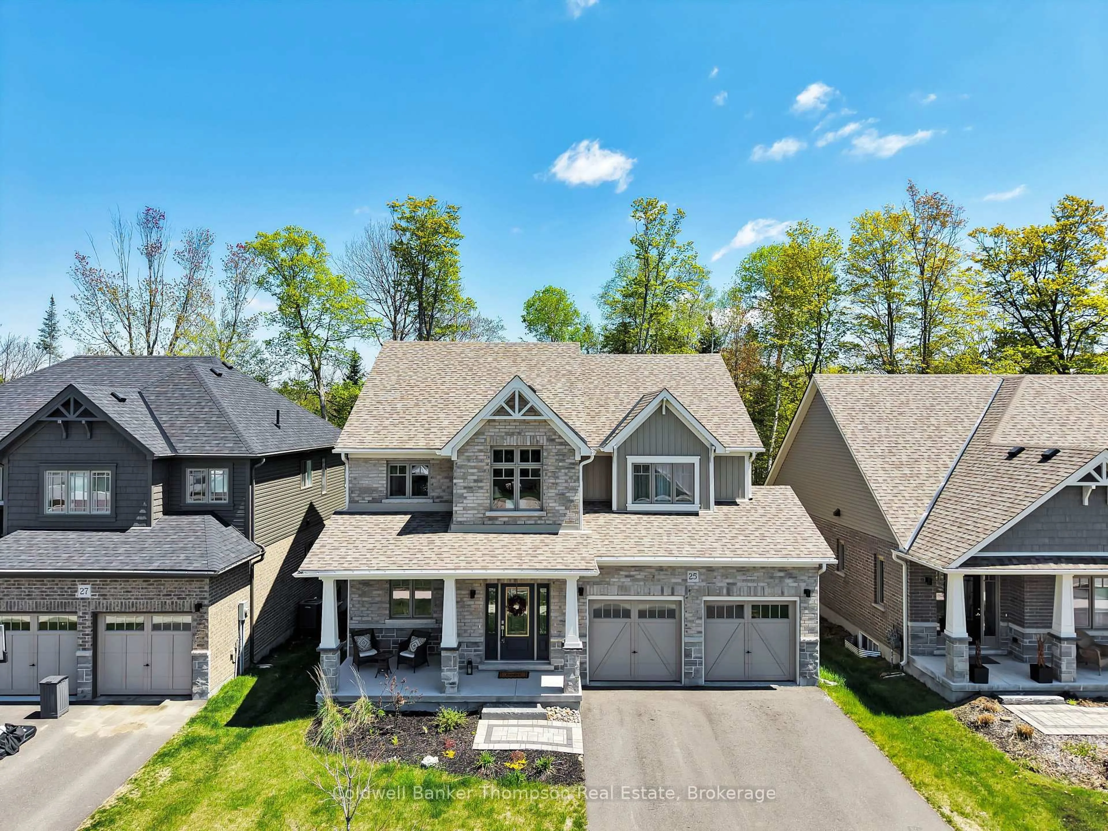 A pic from outside/outdoor area/front of a property/back of a property/a pic from drone, street for 25 Eaglecrest Ave, Huntsville Ontario P1H 0G5