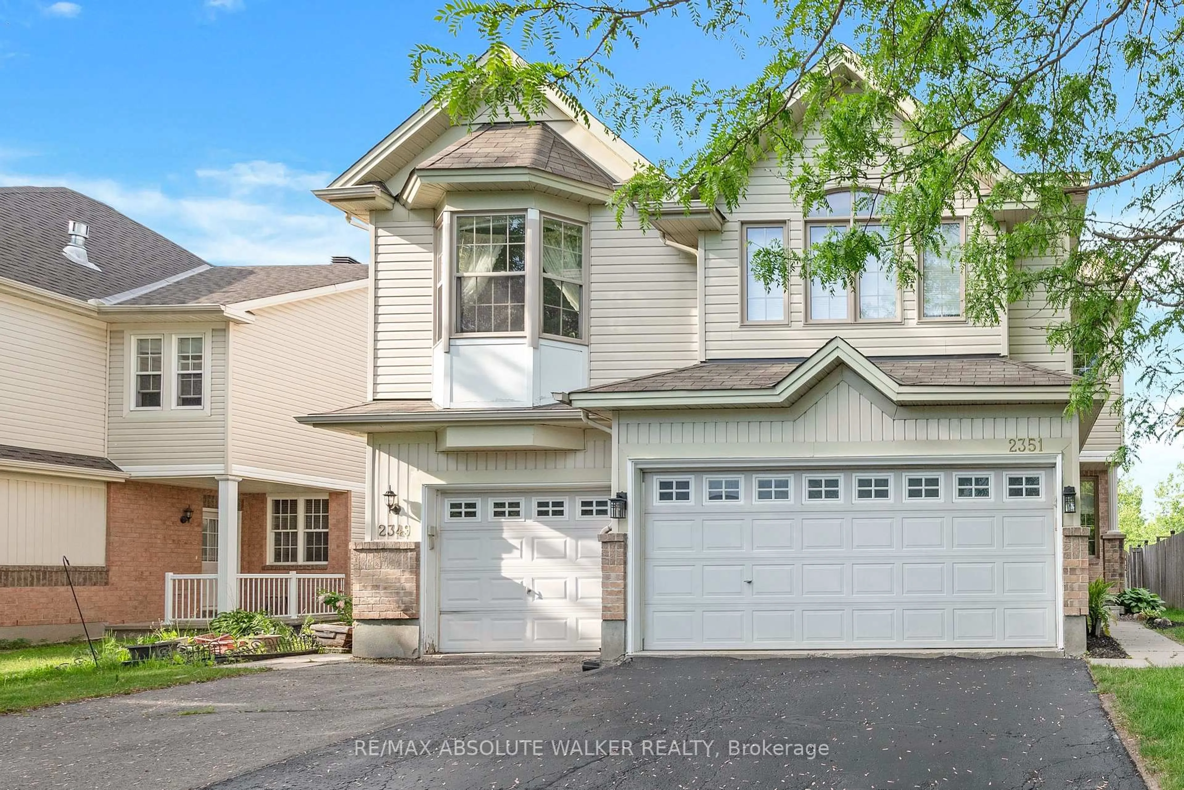 Home with vinyl exterior material, street for 2351 Glandriel Cres, Orleans Ontario K4A 4S8