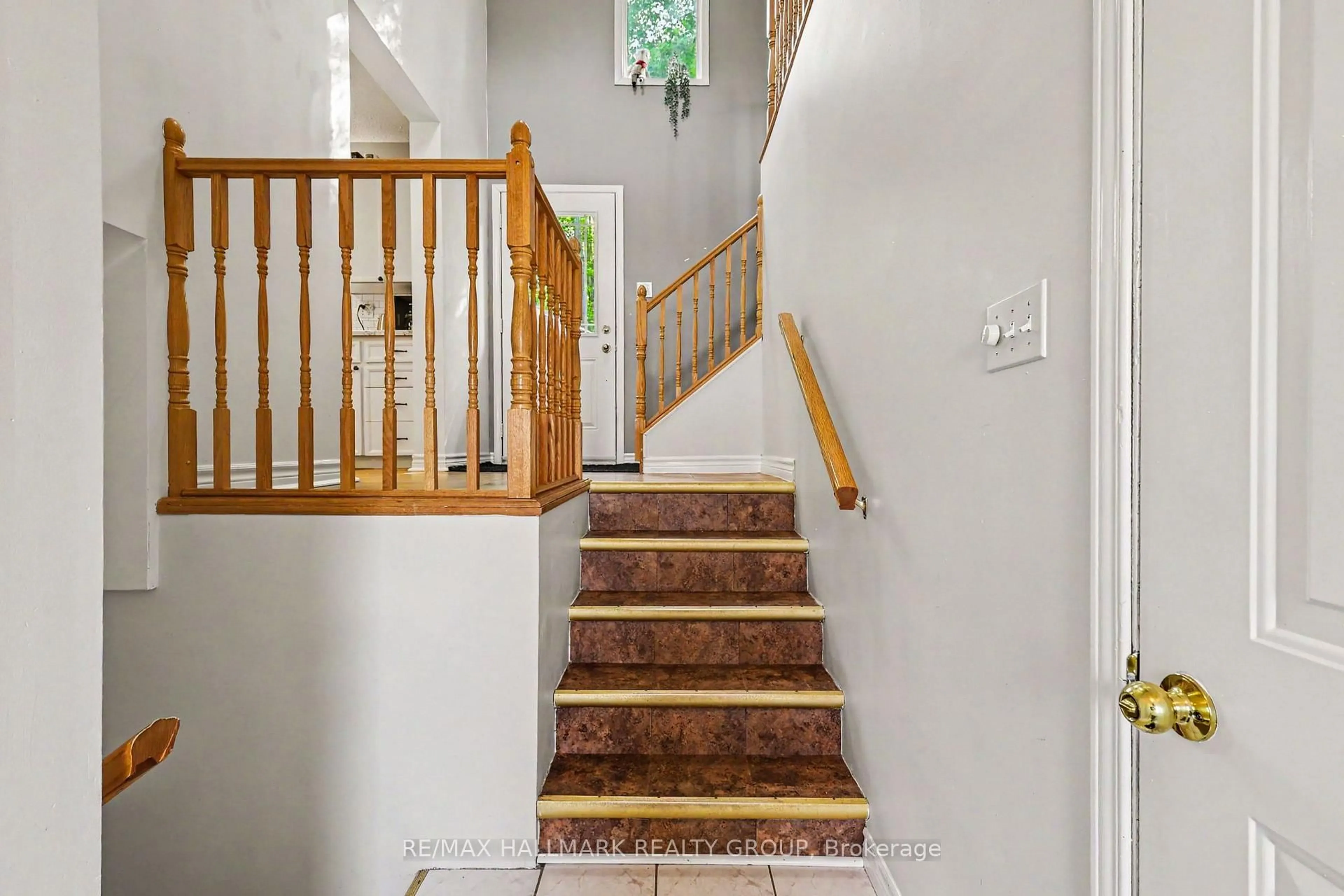 Stairs for 471 CAMPBELL Dr, Arnprior Ontario K7S 3G8