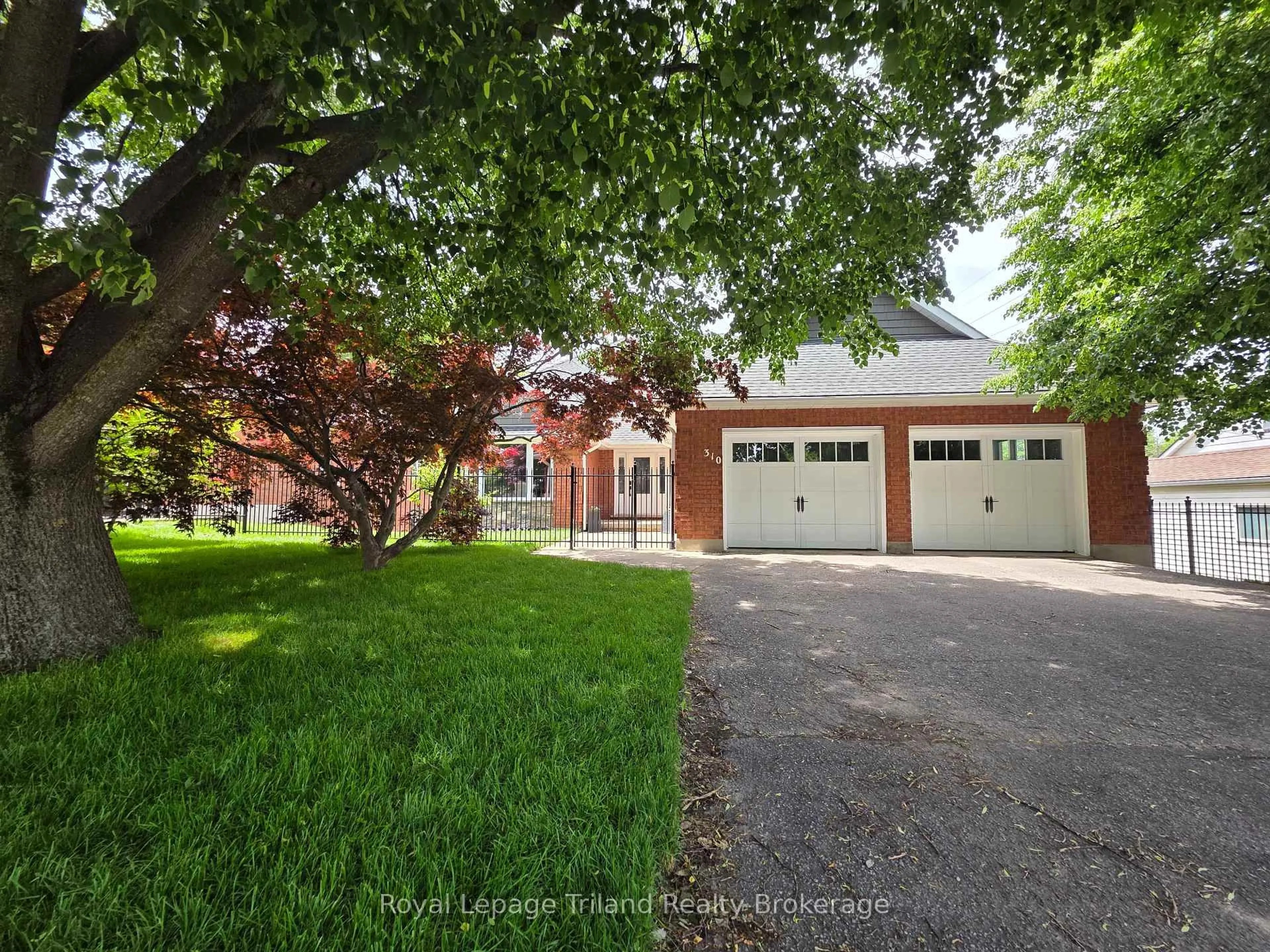 A pic from outside/outdoor area/front of a property/back of a property/a pic from drone, street for 310 Finkle St, Woodstock Ontario N4S 3E5