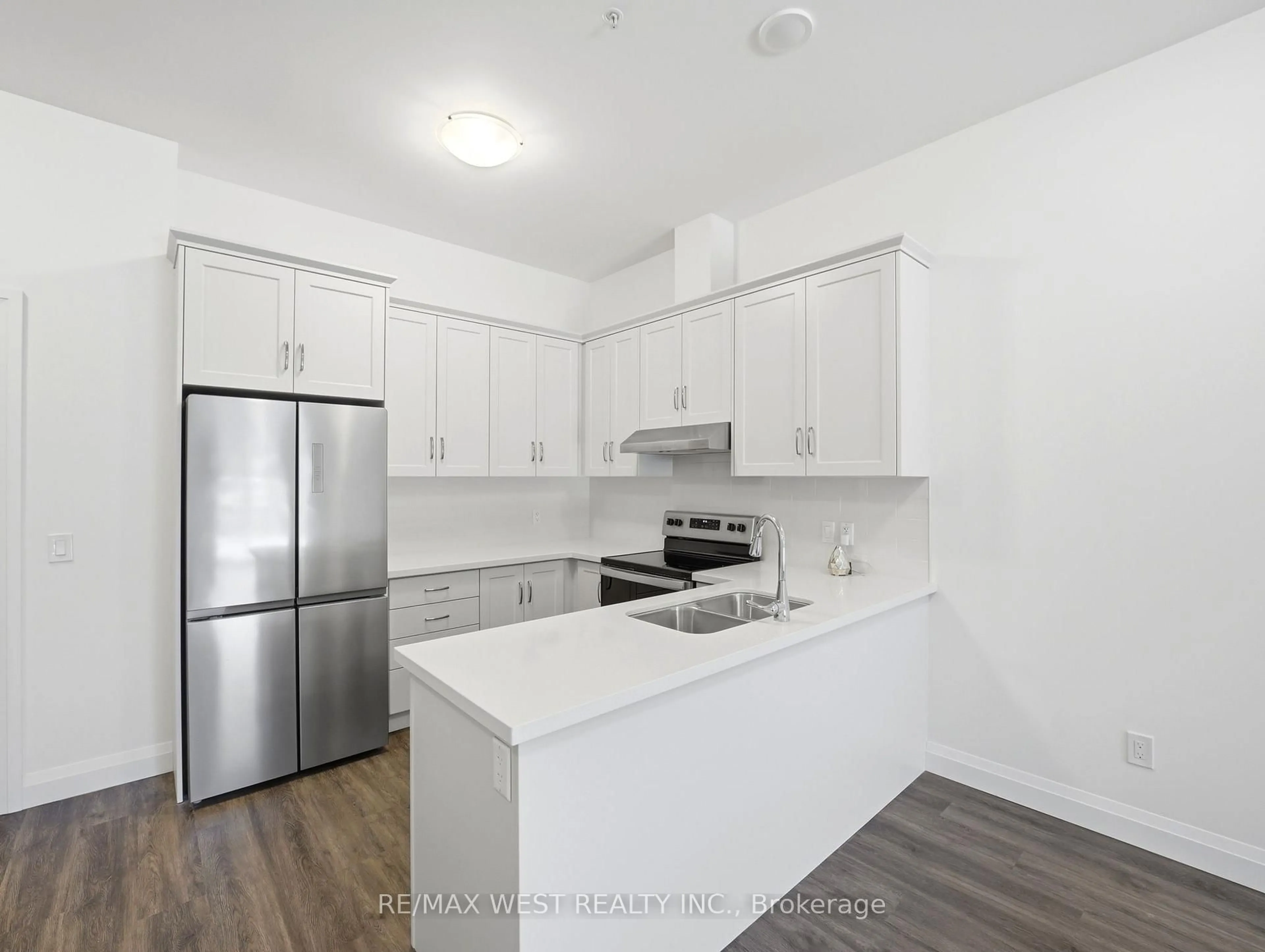 Standard kitchen, unknown for 30 Hamilton St #101, Hamilton Ontario L8B 1V8