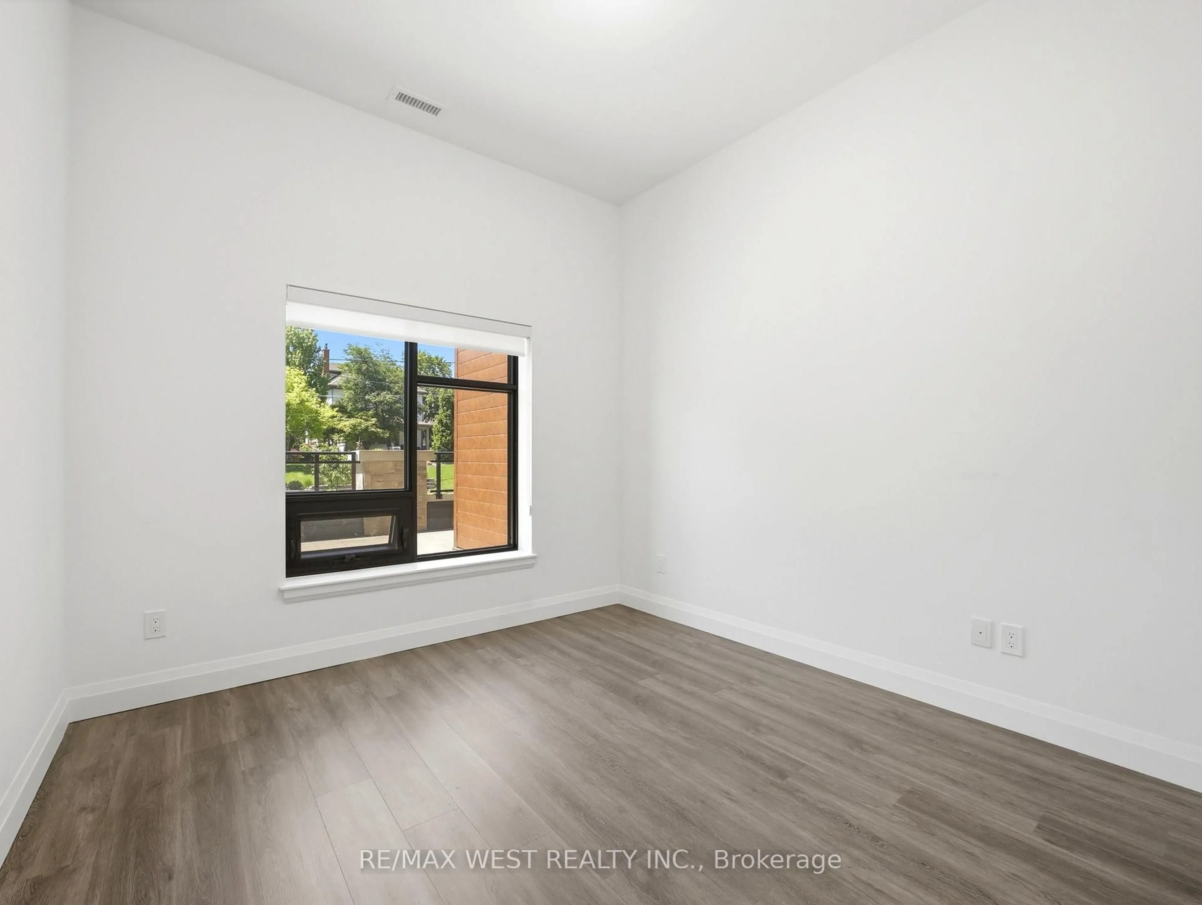 A pic of a room for 30 Hamilton St #101, Hamilton Ontario L8B 1V8