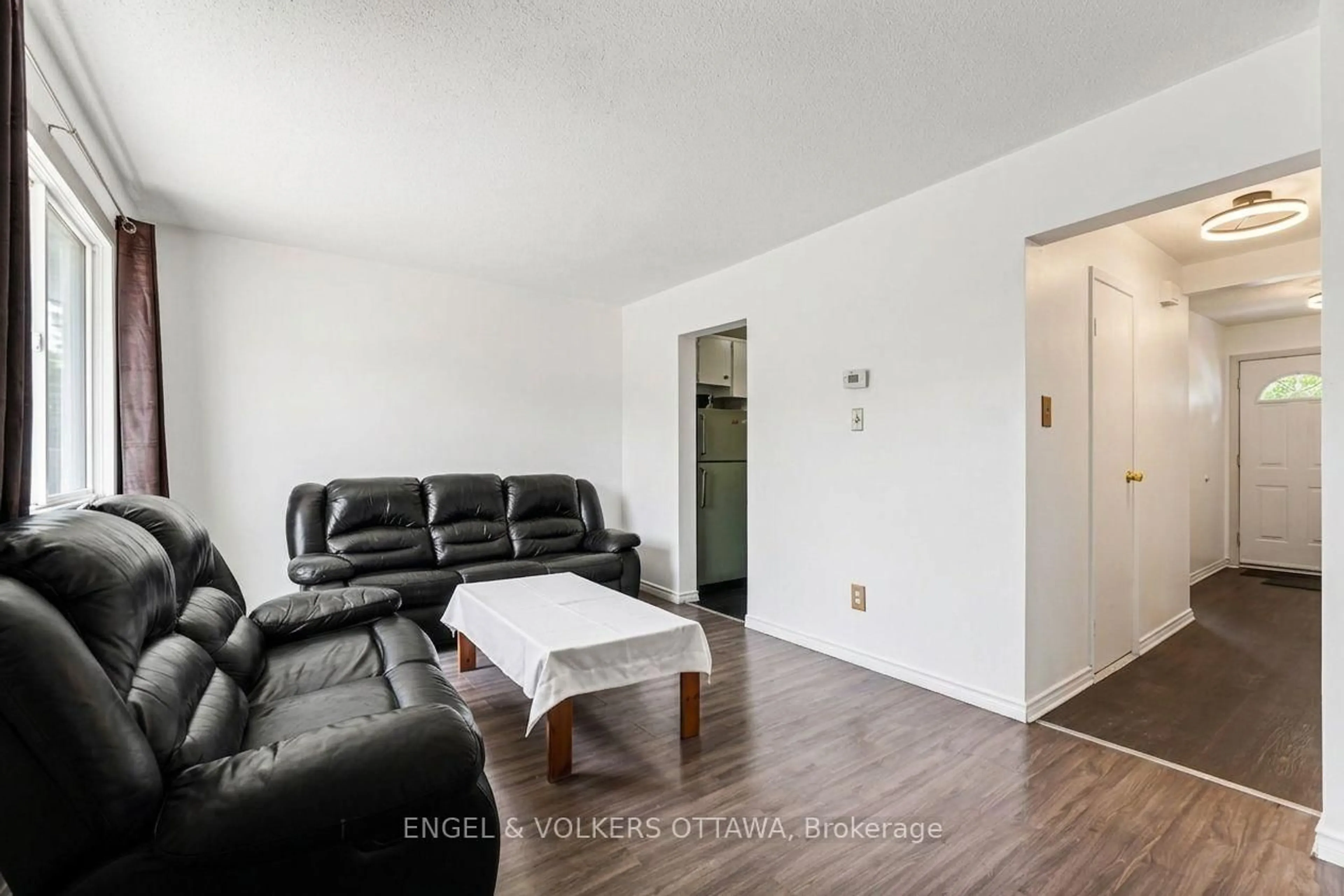 Living room with furniture, unknown for 4557 Dora Cres, Ottawa Ontario K1J 8S5