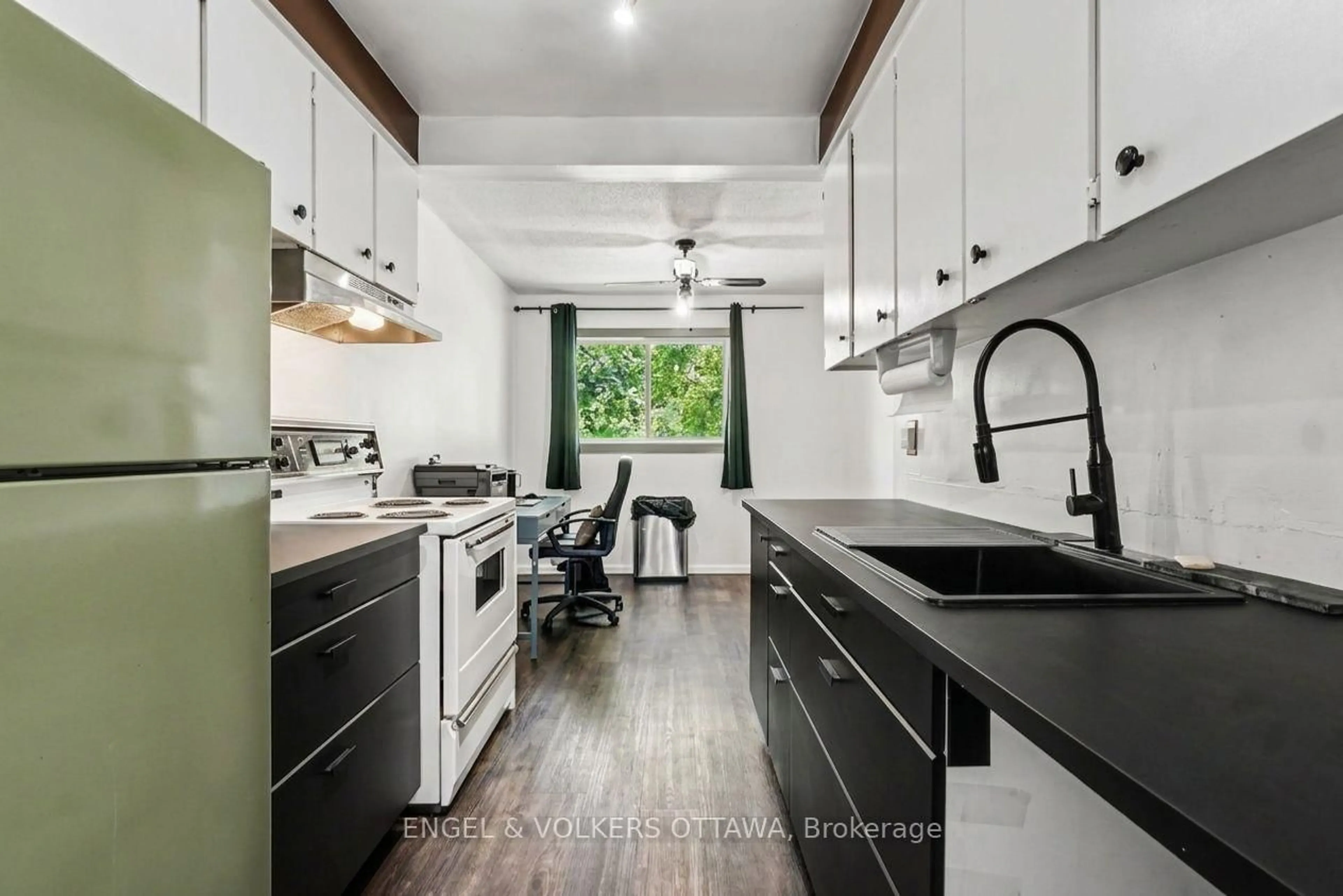 Open concept kitchen, unknown for 4557 Dora Cres, Ottawa Ontario K1J 8S5