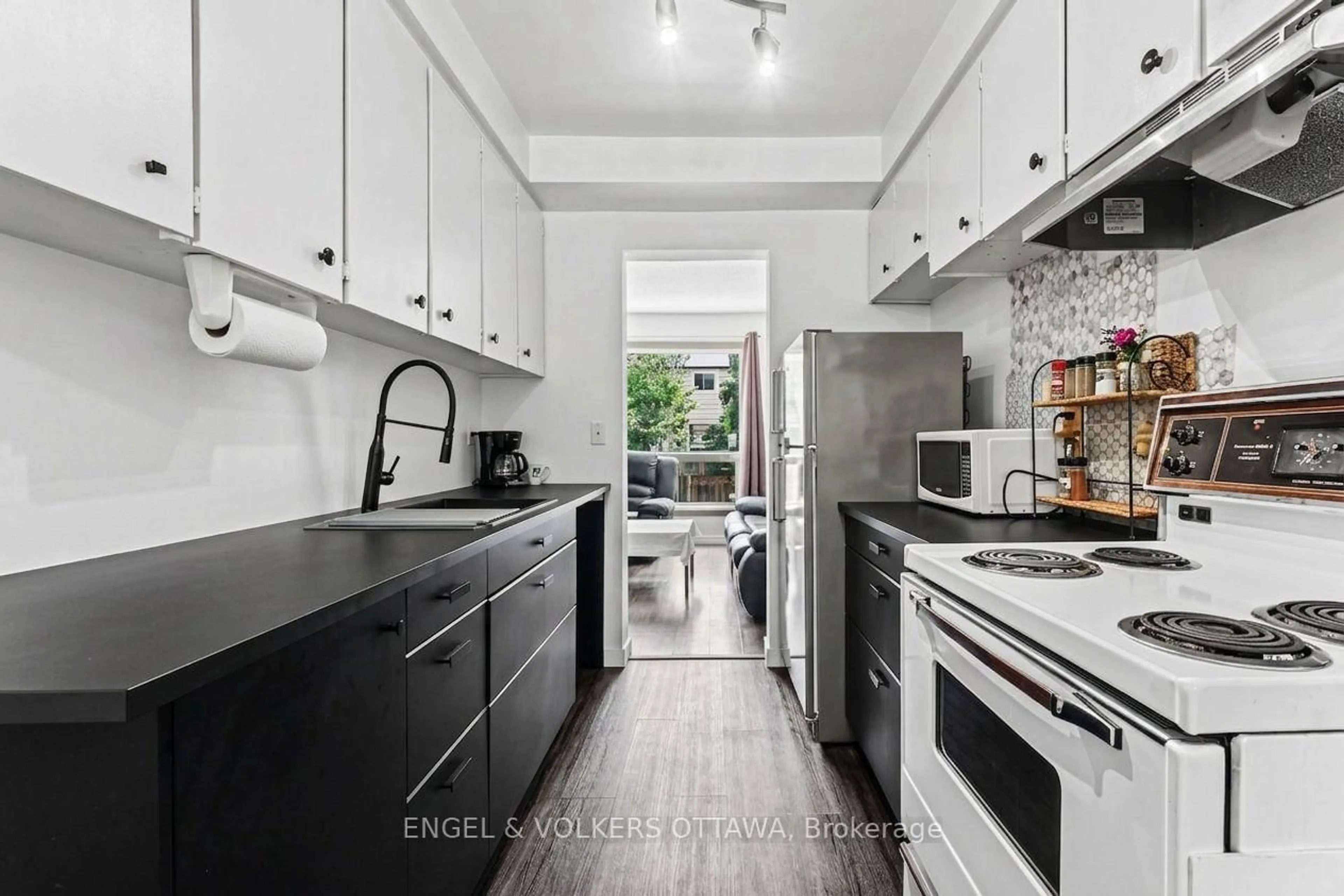 Unknown for 4557 Dora Cres, Ottawa Ontario K1J 8S5