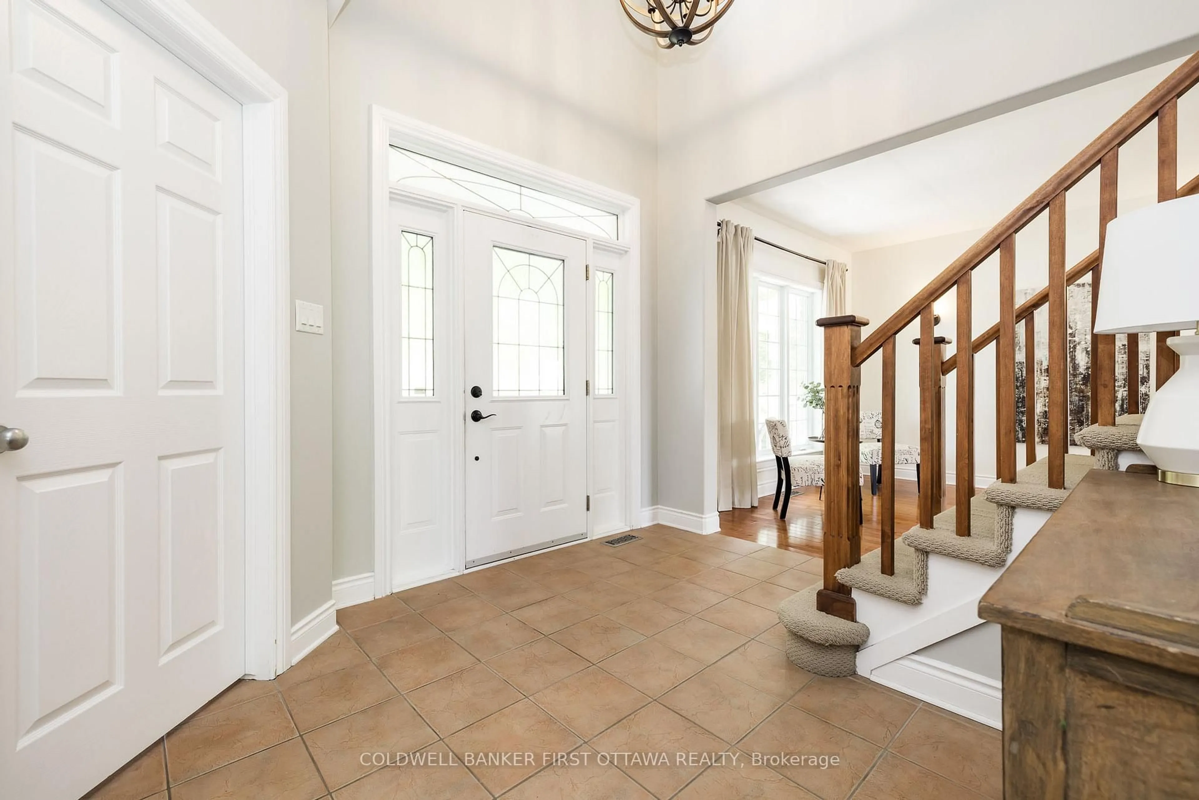 Indoor entryway for 187 GLENNCASTLE Dr, Carp Ontario K0A 1L0
